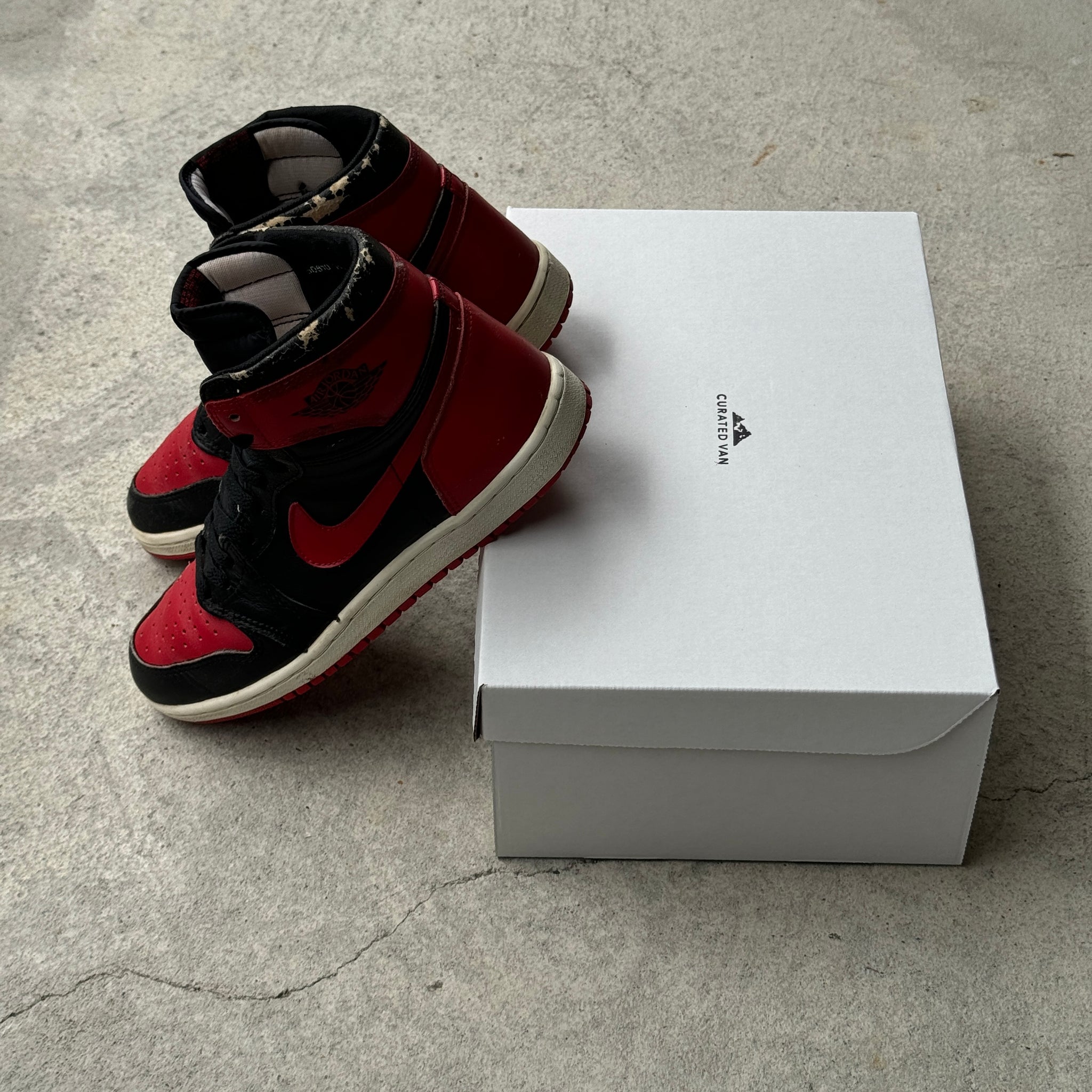 9.5 US - JORDAN 1  BLACK/RED 1985