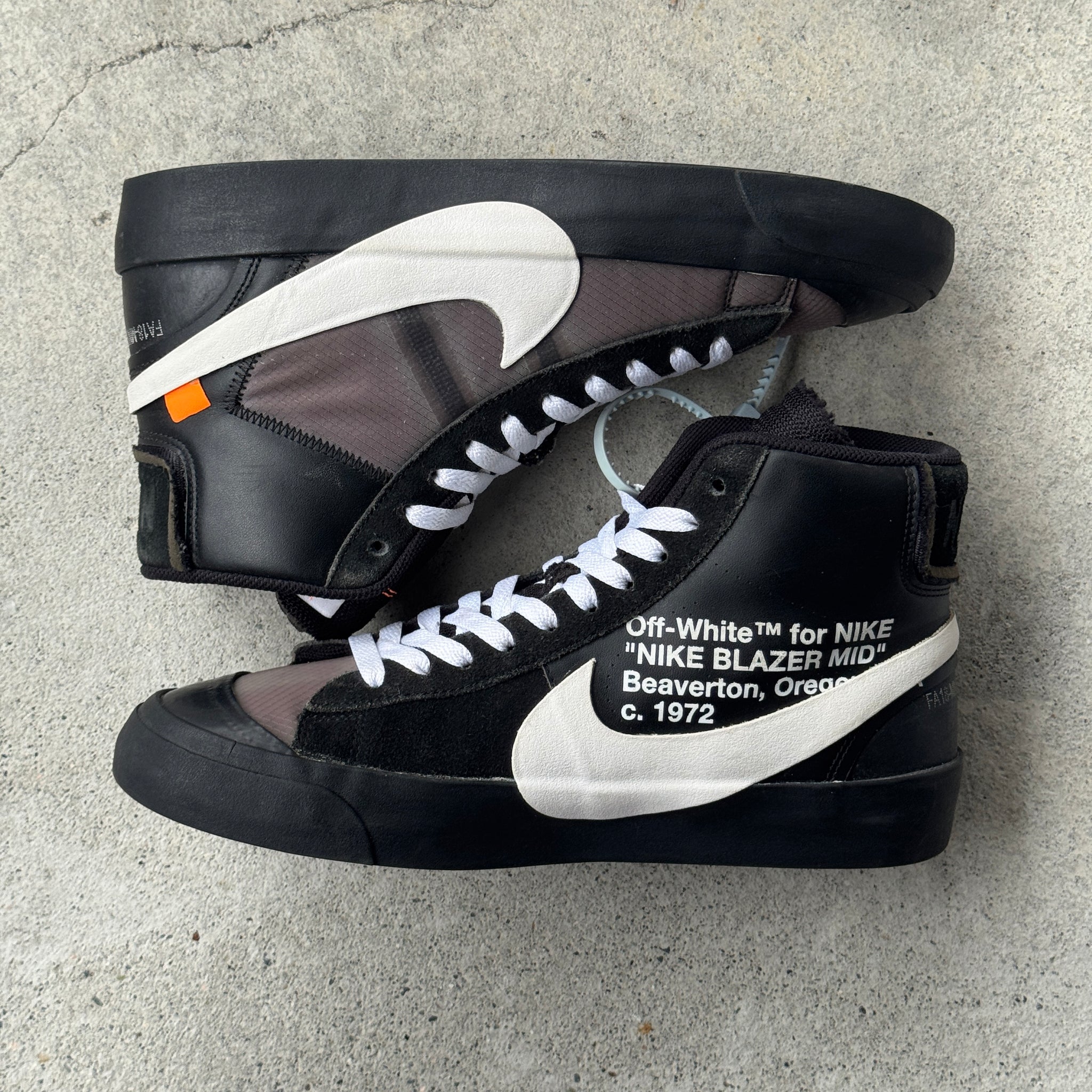 9.5 US - NIKE BLAZER MID OFF WHITE GRIM REAPER W BOX 2018