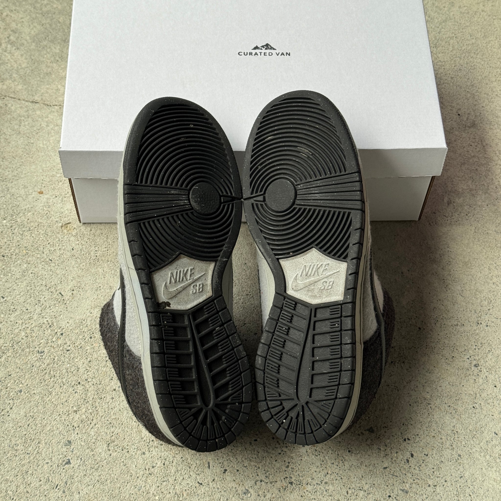 11 US - NIKE SB DUNK LOW WOLF GREY/BLACK 2013