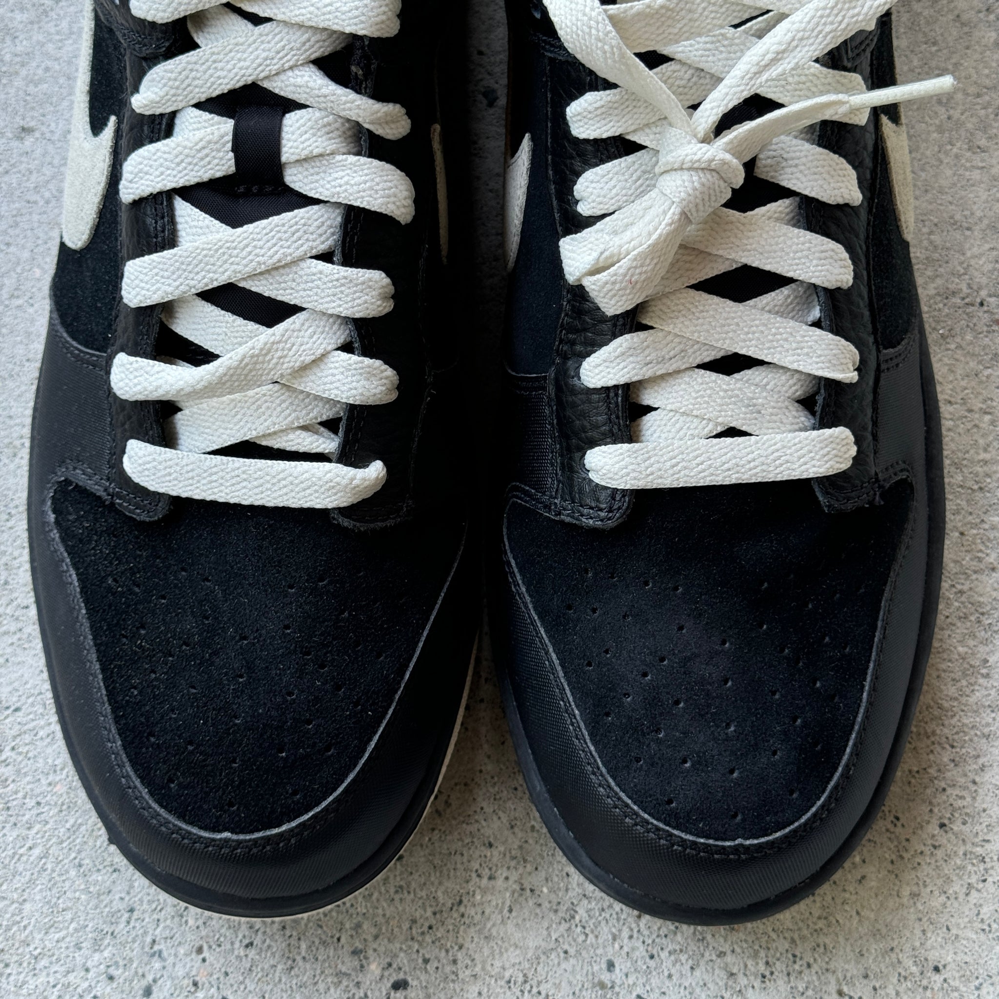 13 US - NIKE DUNK LOW CL BLACK/WHITE W BOX 2008