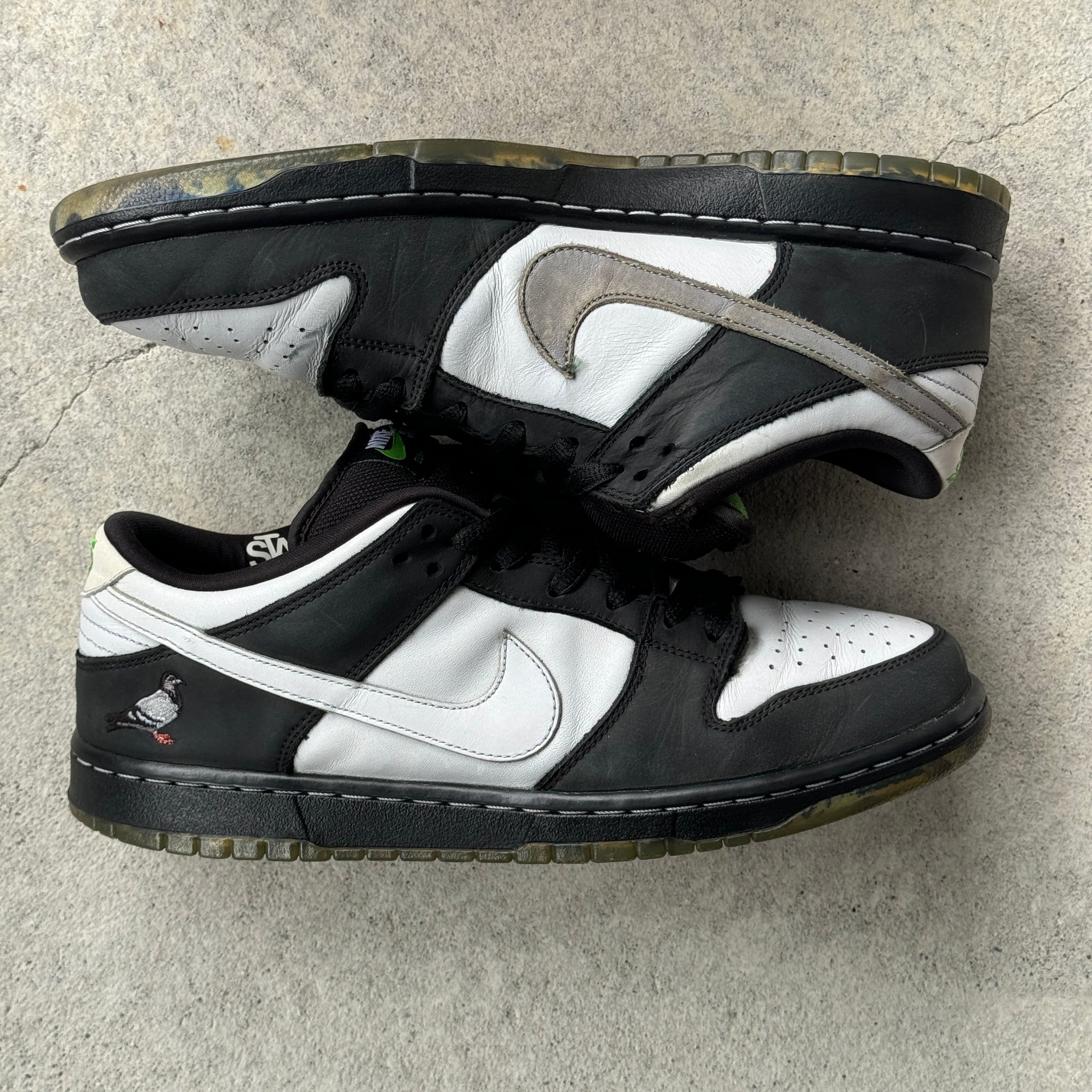11.5 US - NIKE SB DUNK LOW STAPLE PANDA PIGEON W BOX 2019