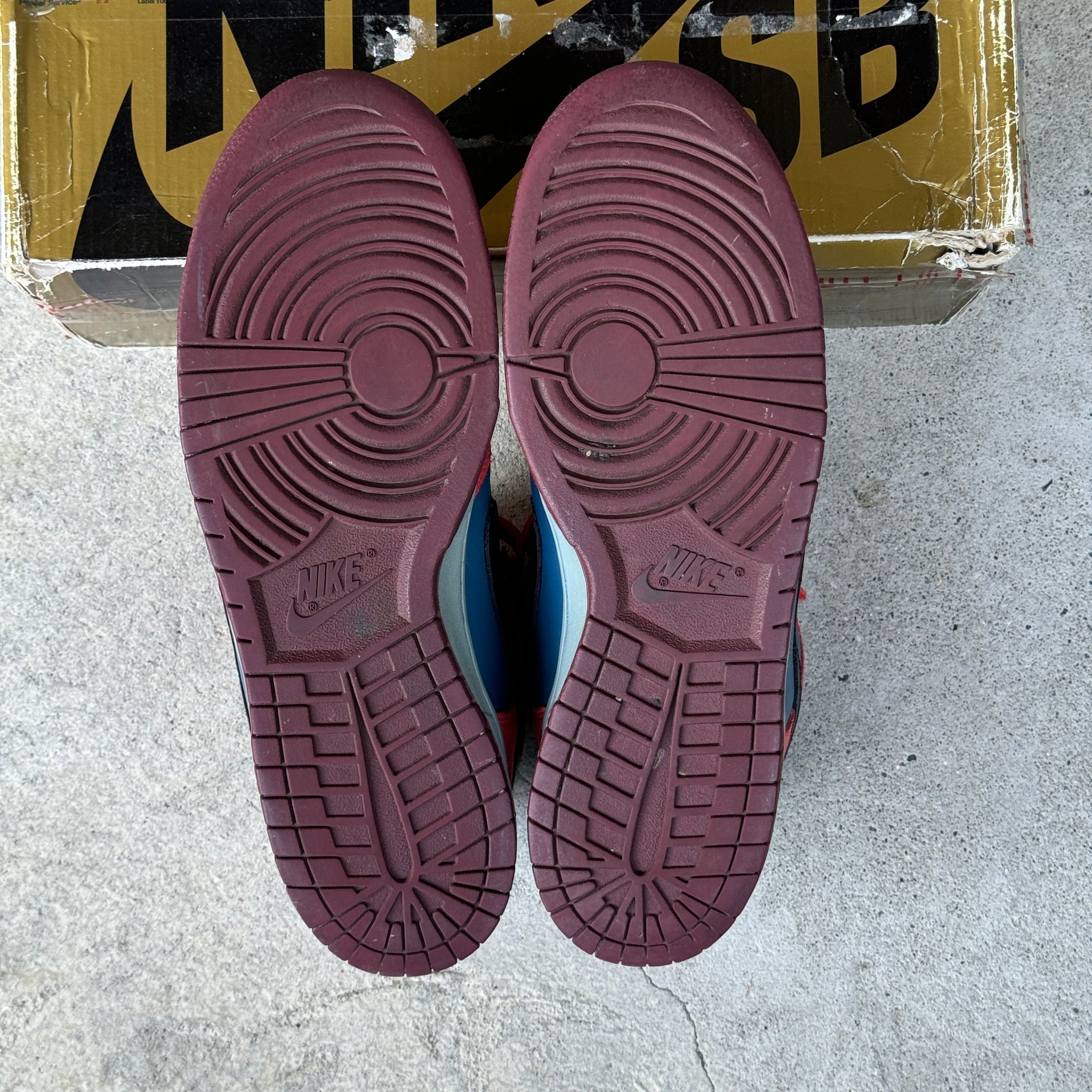 13 US - NIKE SB DUNK MID SPIDERMAN W BOX 2008