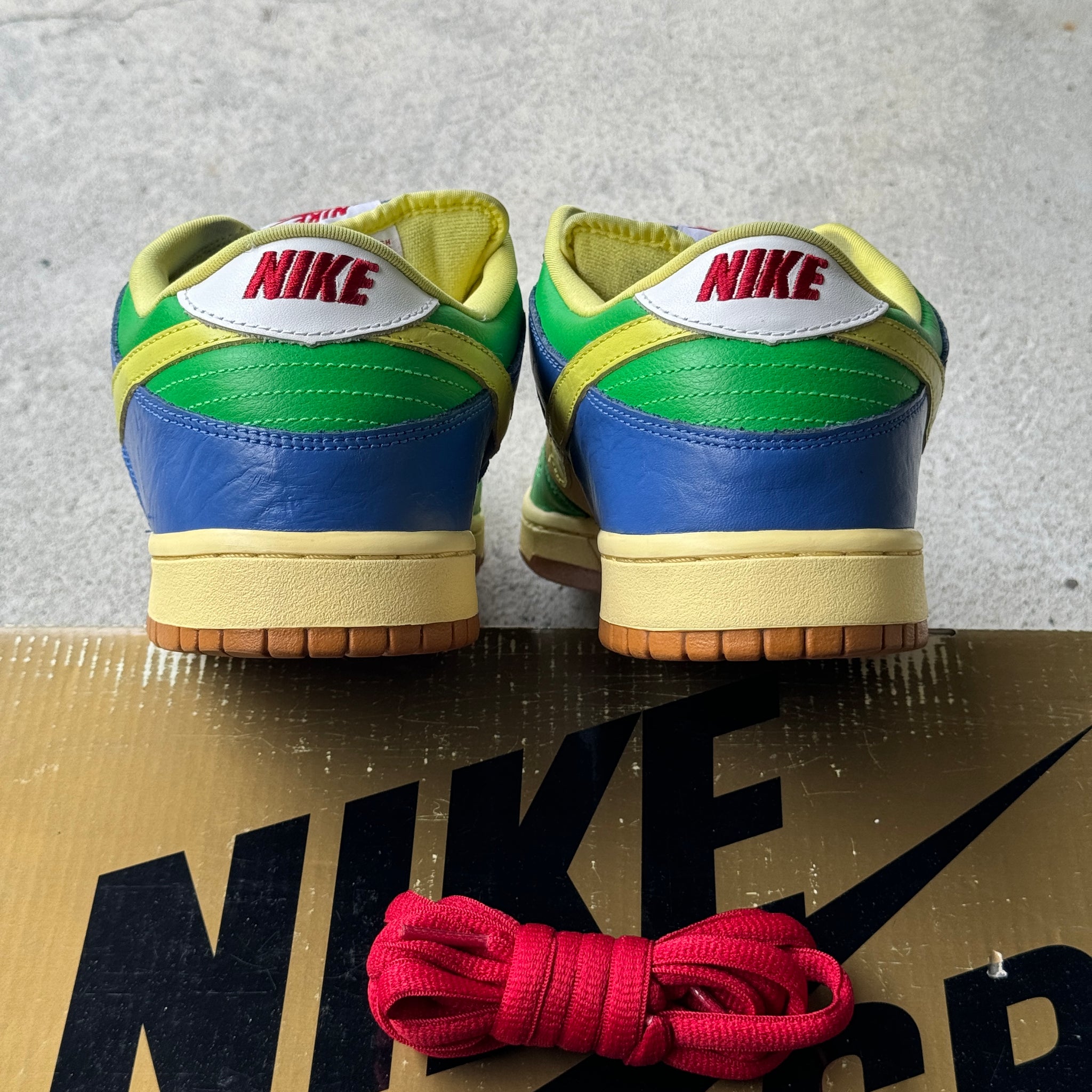 12 US - NIKE SB DUNK LOW BROOKLYN PROJECTS W BOX 2009