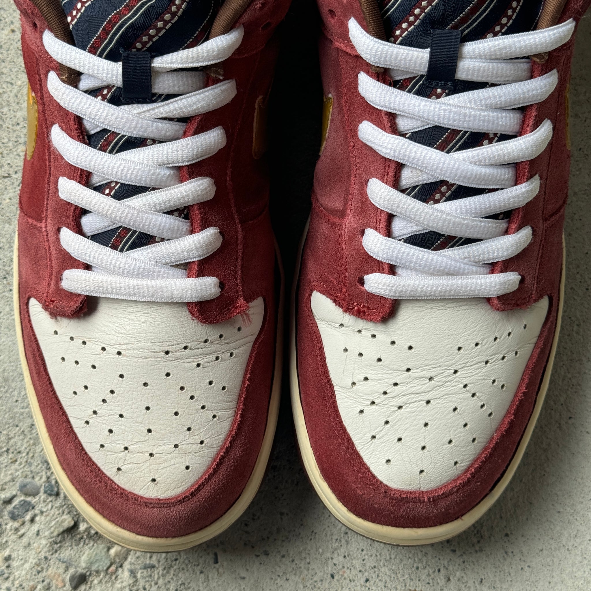 13 US - NIKE SB DUNK LOW ANCHORMAN 2009