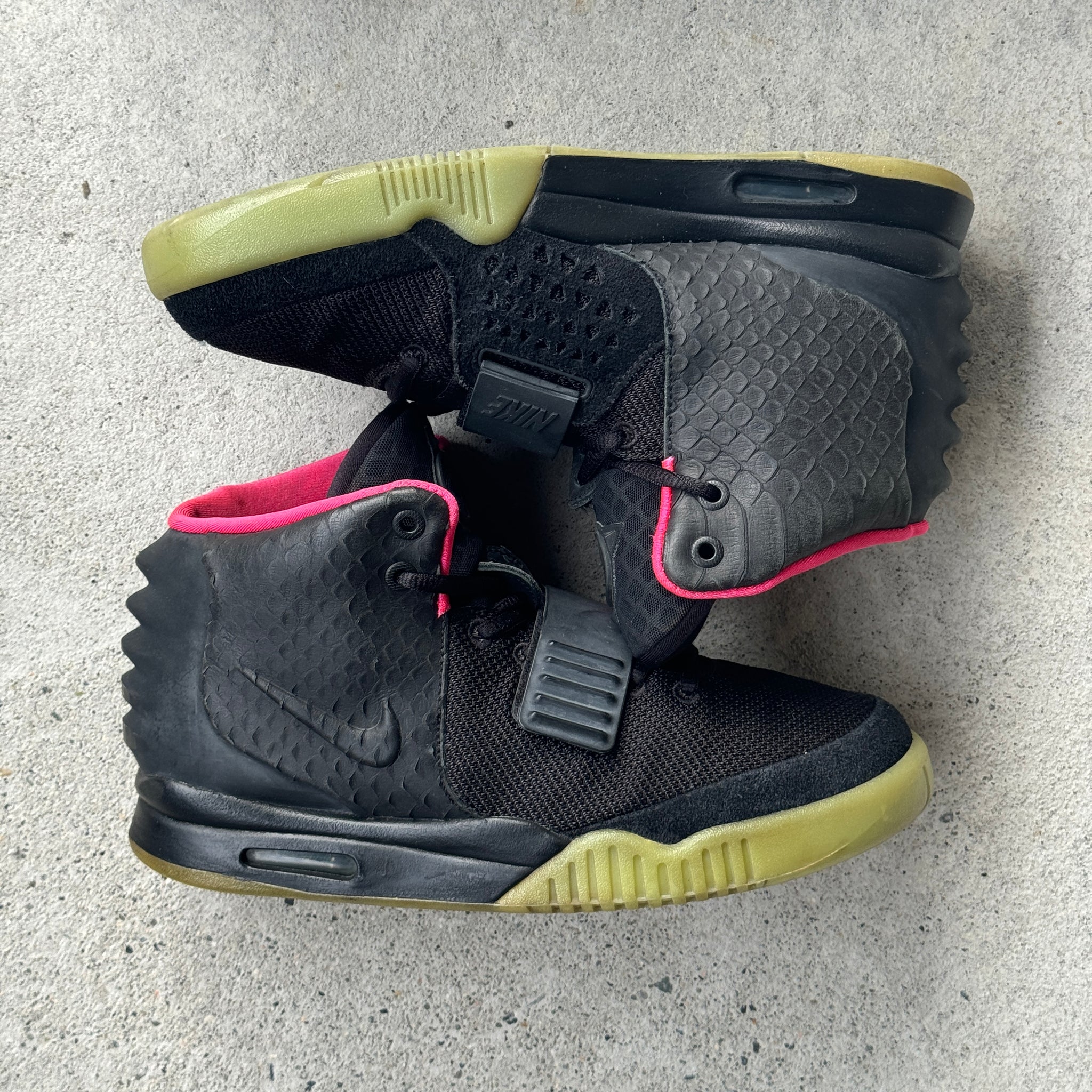 8 US - NIKE AIR YEEZY 2 SOLAR RED 2014