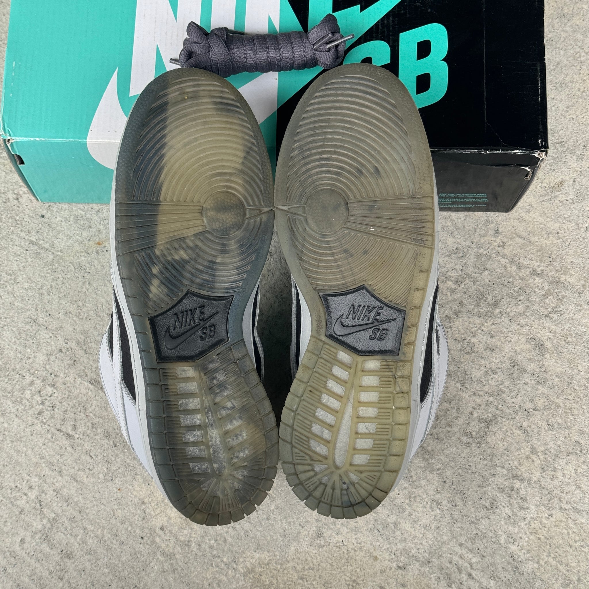 9 US - NIKE SB DUNK LOW ATLAS 35MM GREY W BOX 2015