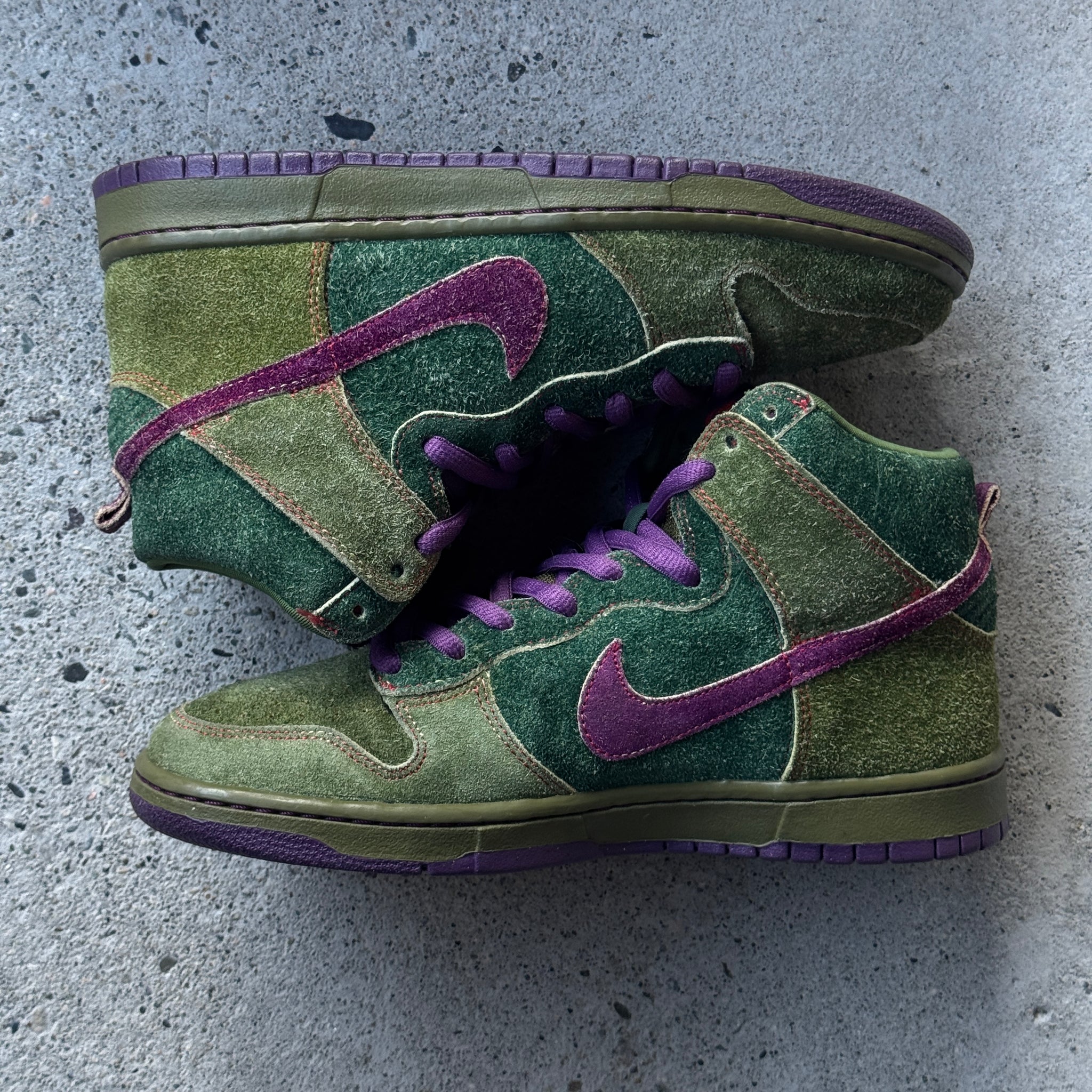 7.5 US - NIKE SB DUNK HIGH SKUNK 2010