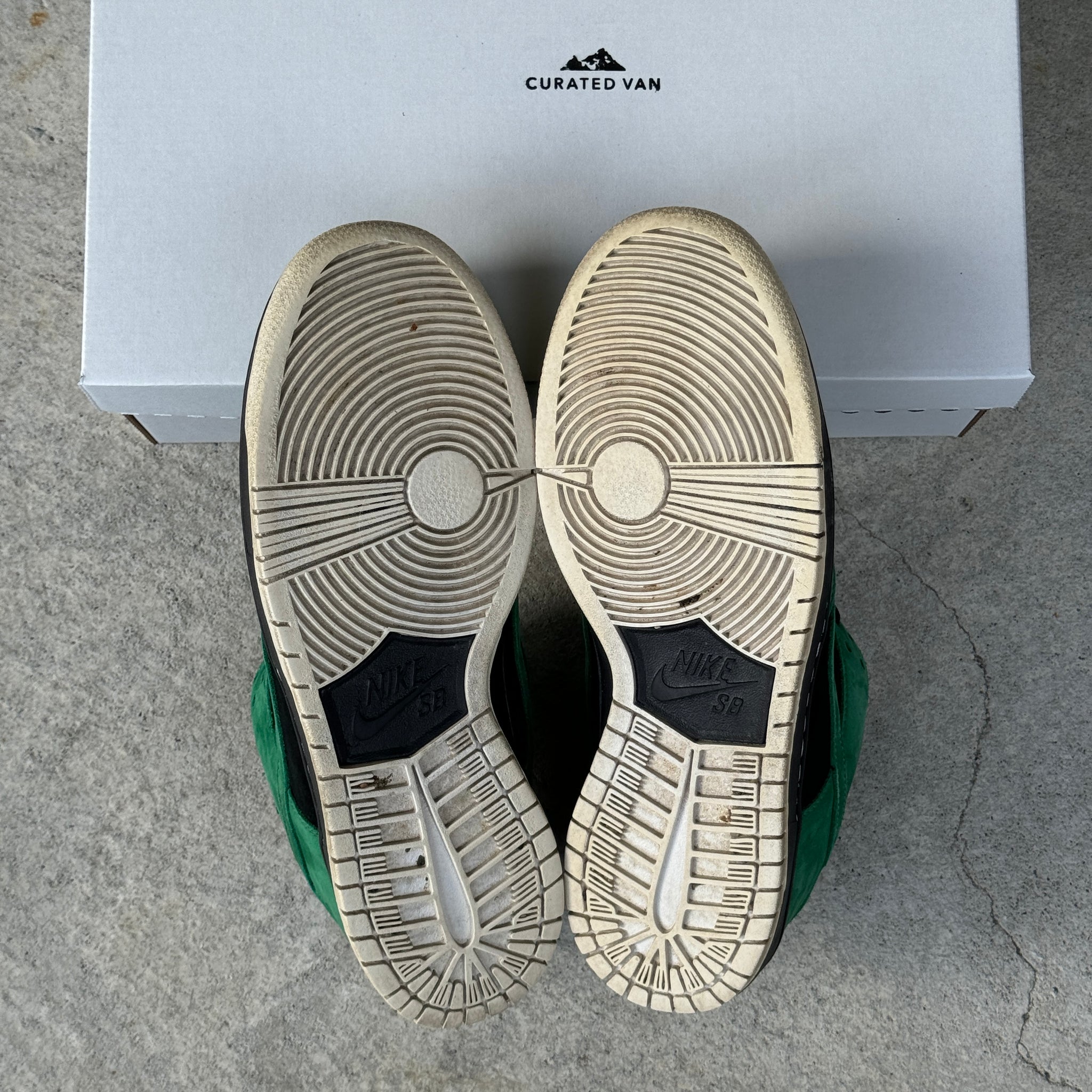 10 US - NIKE SB DUNK LOW GREEN LANTERN 2018