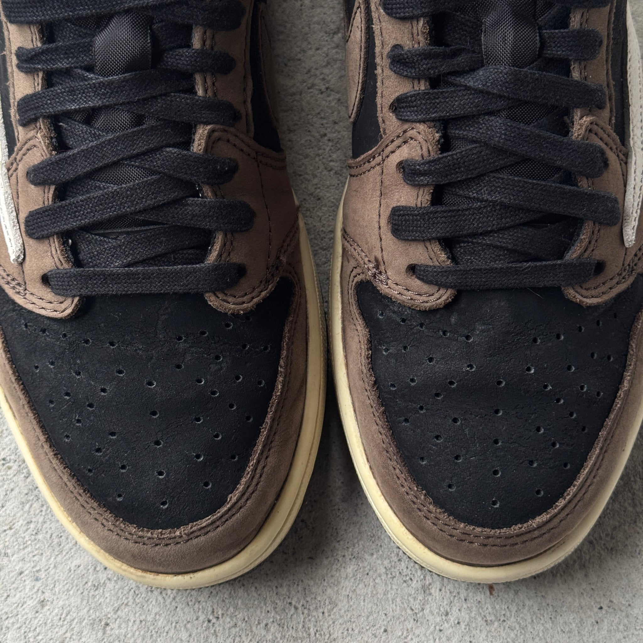 8.5 US - JORDAN 1 LOW TRAVIS SCOTT MOCHA 2019