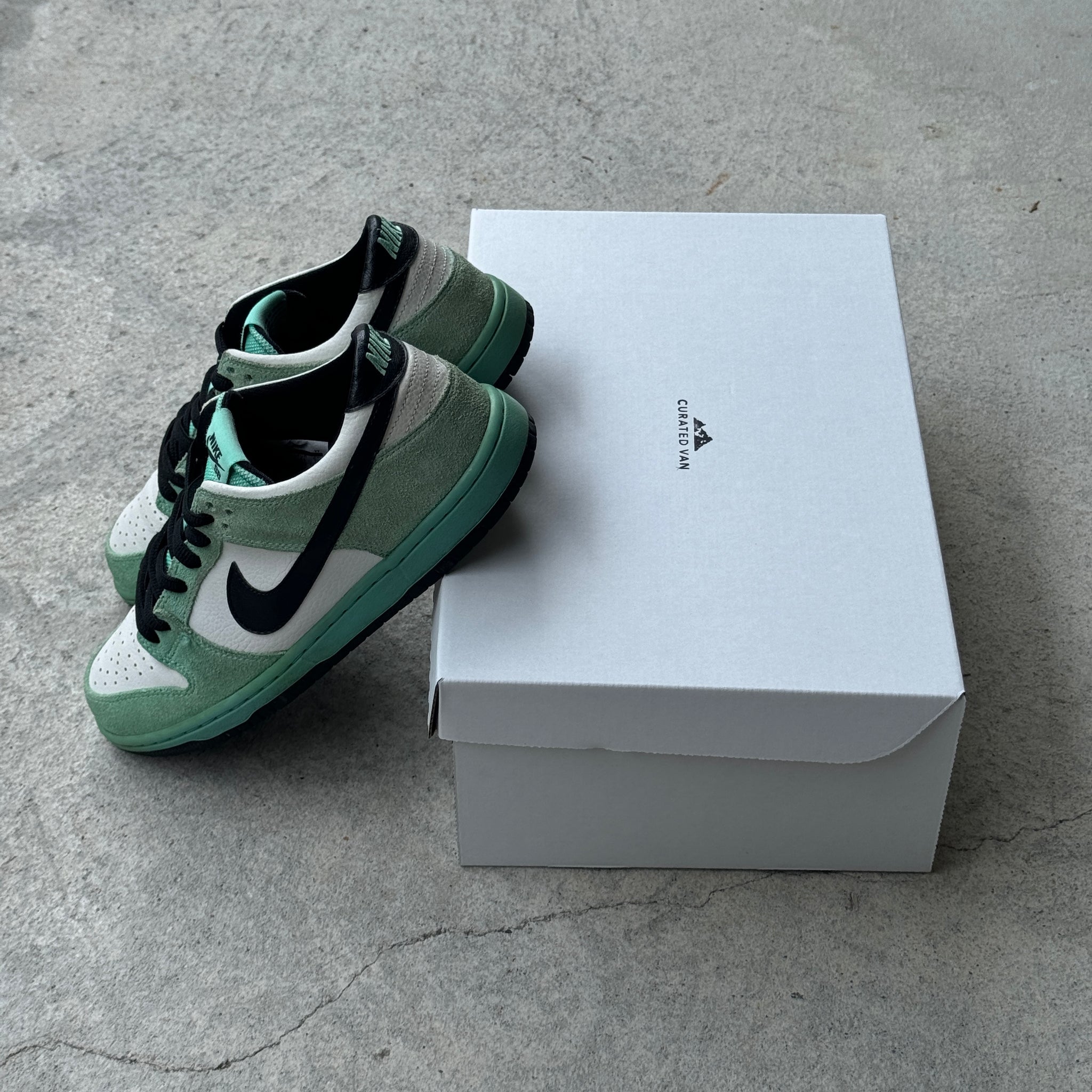 8 US - NIKE SB DUNK LOW SEA CRYSTAL 2016