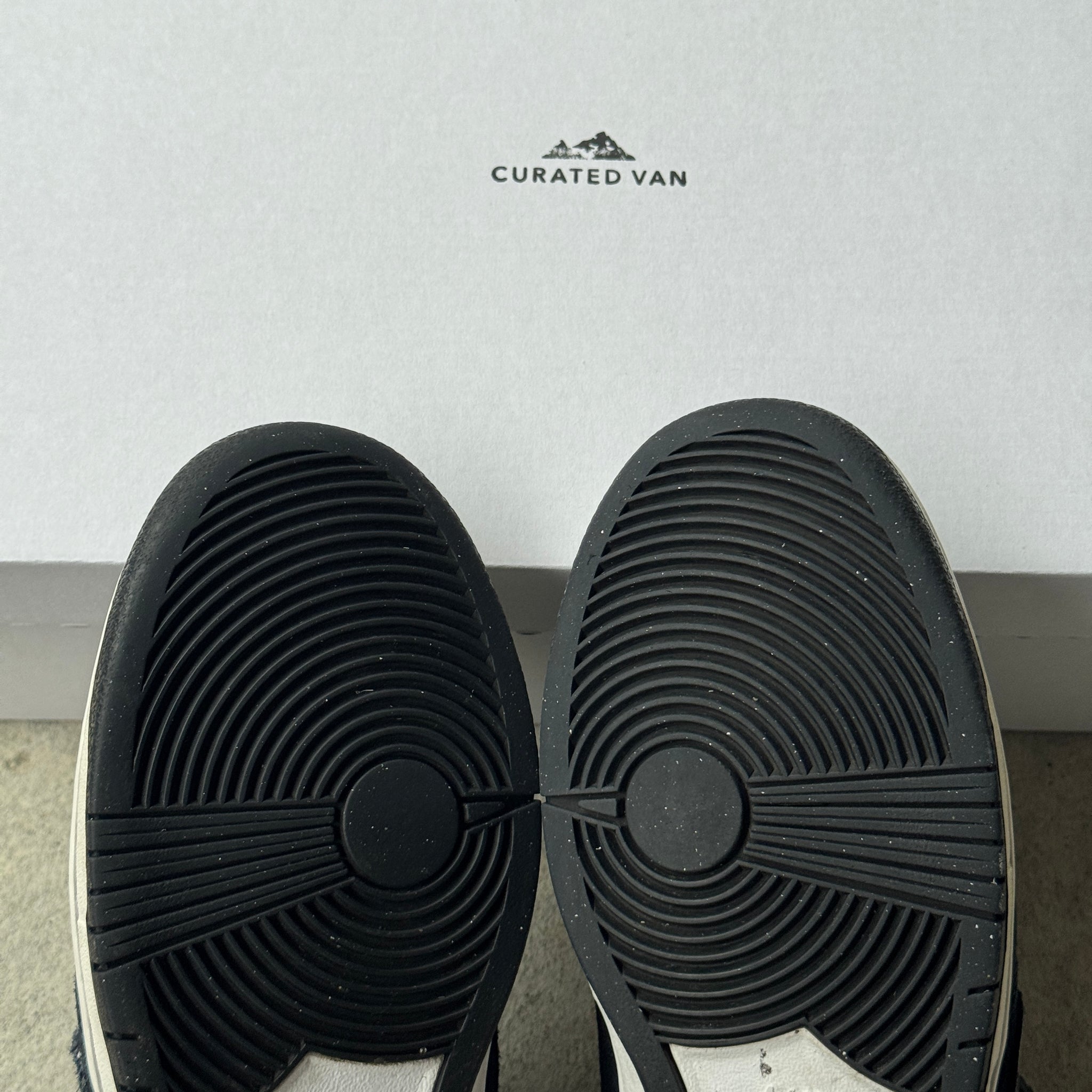 8 US - NIKE SB DUNK LOW US PASSPORT 2011