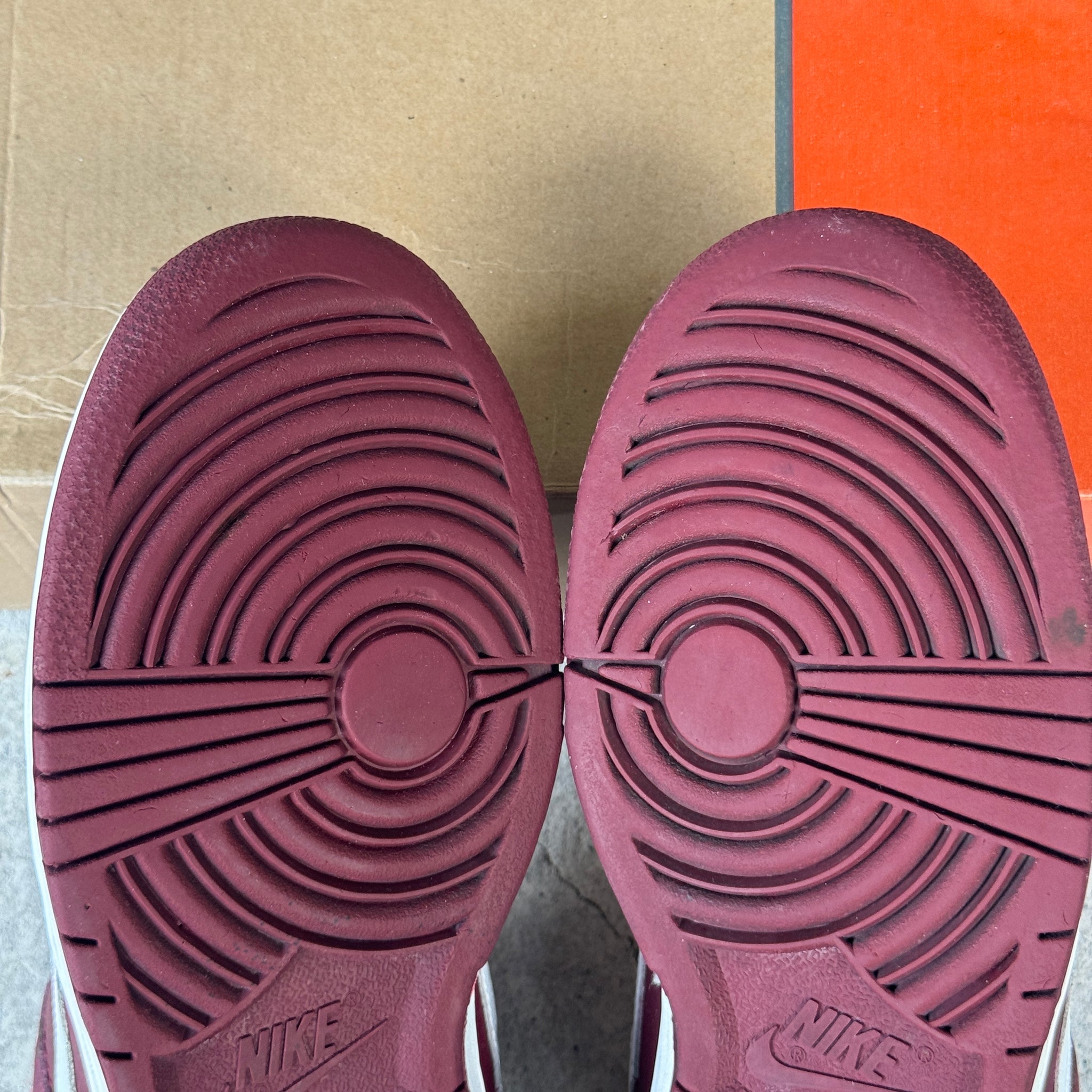 9.5 US - NIKE DUNK LOW PRO B TEAM RED W BOX 2001