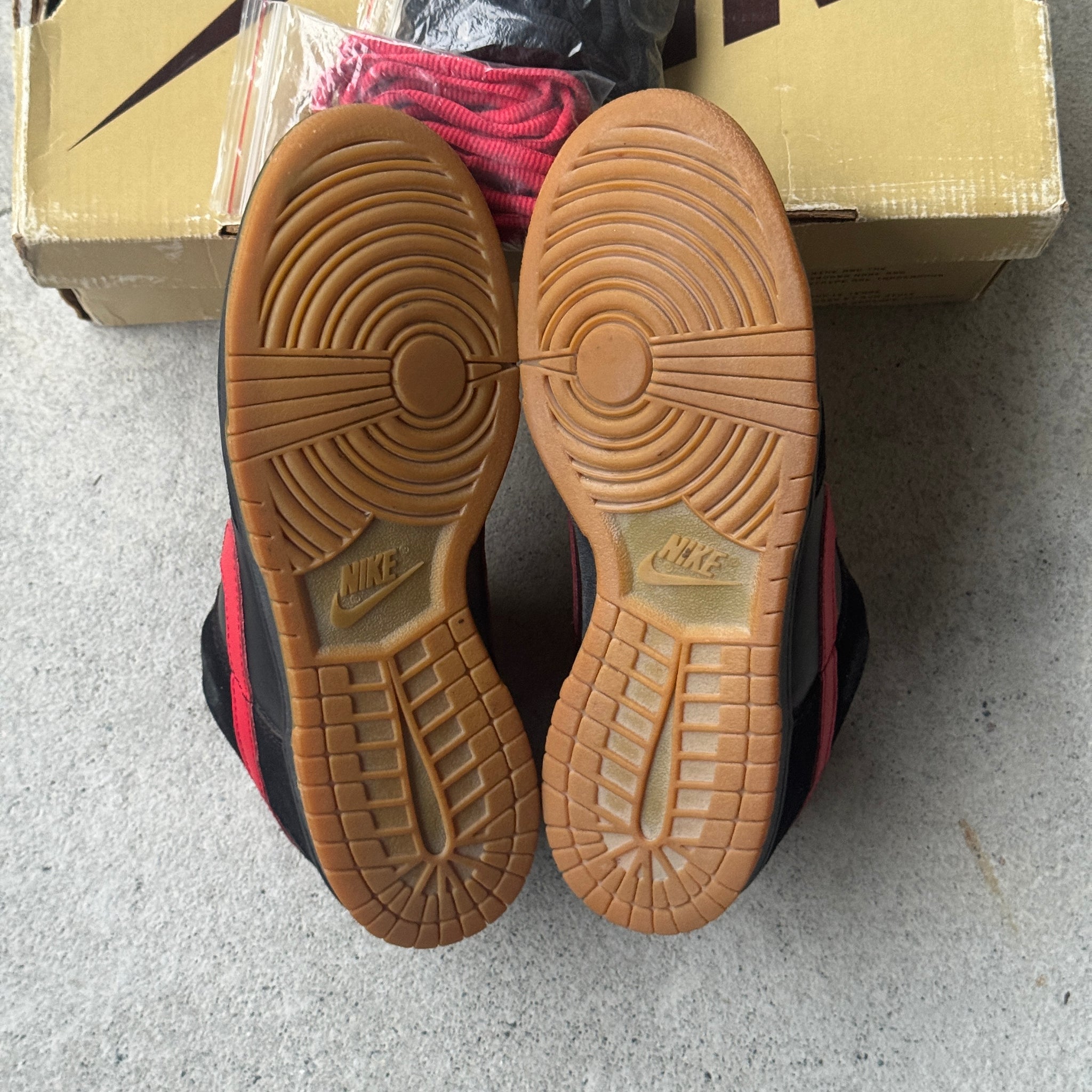 8.5 US - NIKE EMB "UN-VAMP" W BOX 2005