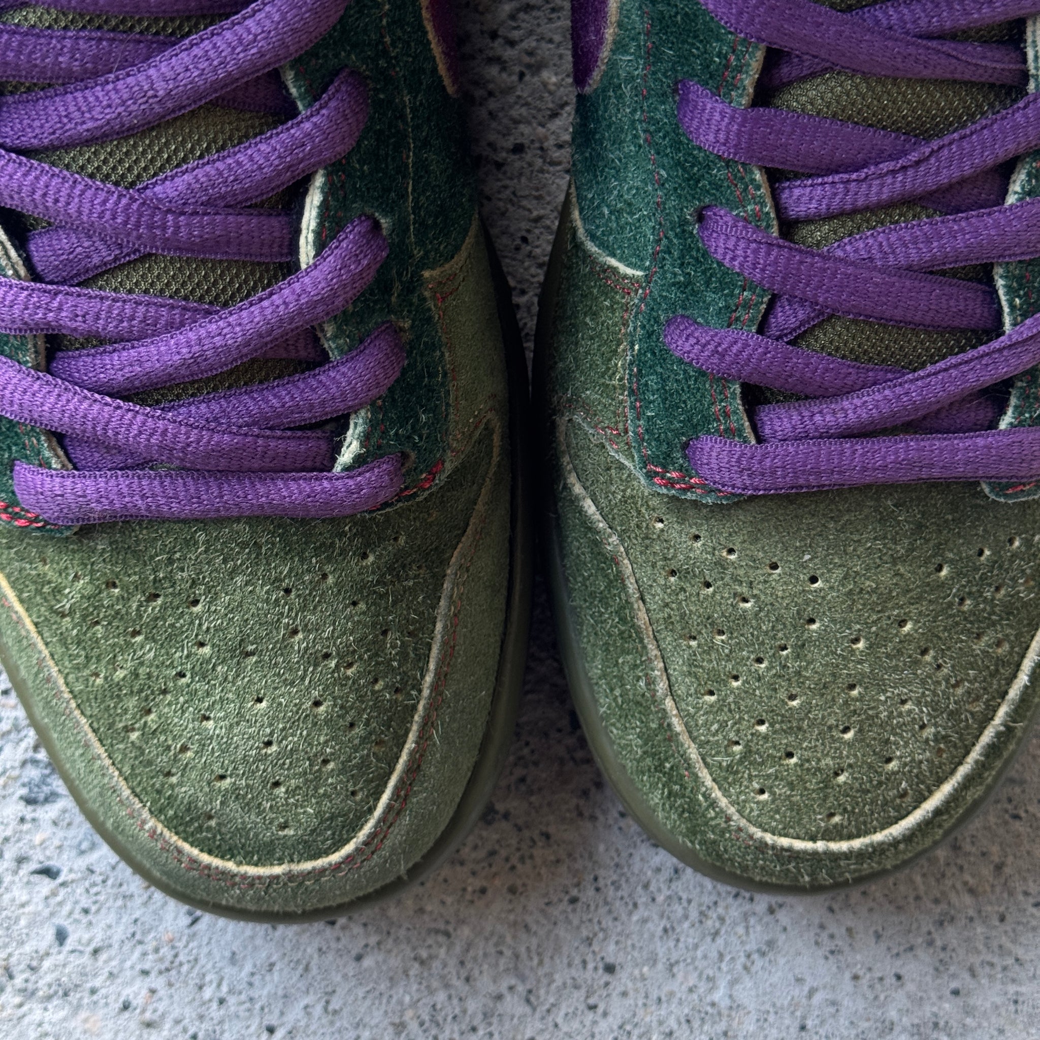 7.5 US - NIKE SB DUNK HIGH SKUNK 2010