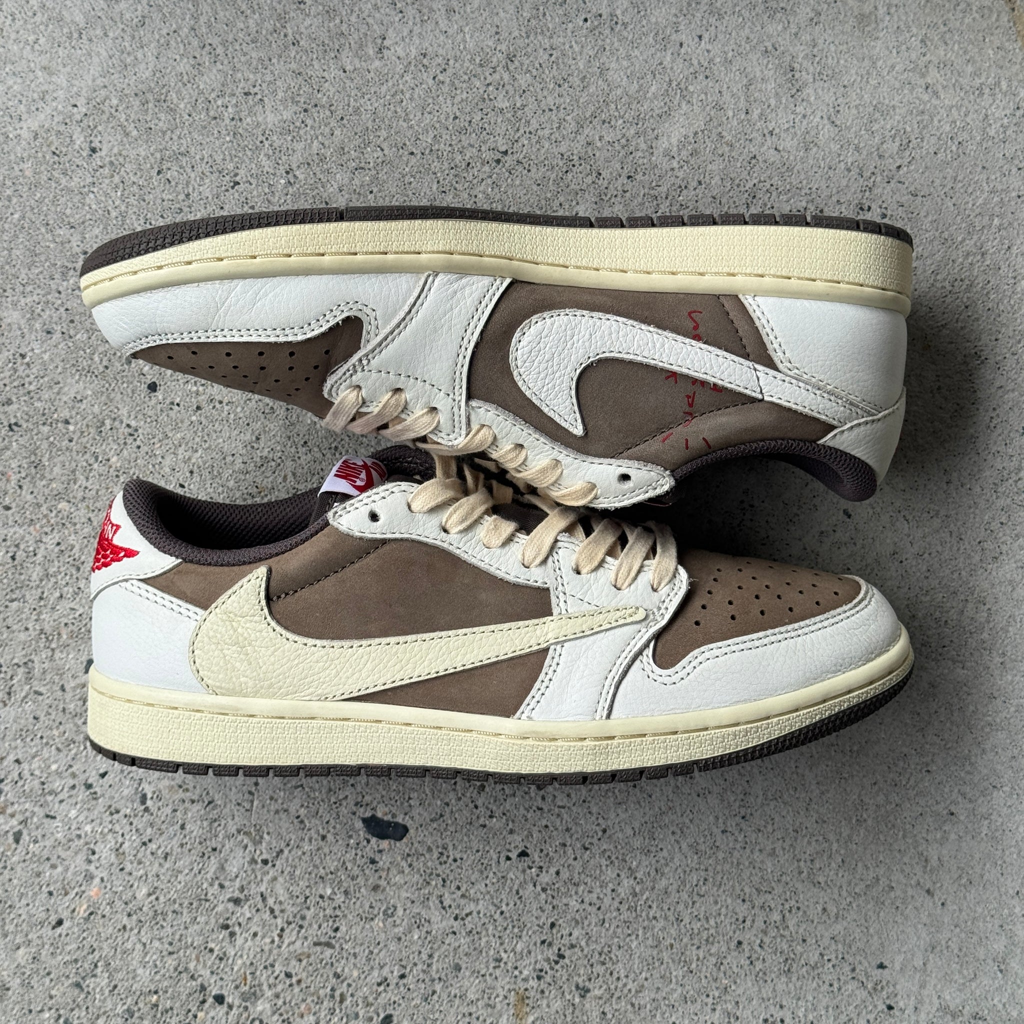 7.5 US - JORDAN 1 LOW TRAVIS SCOTT REVERSE MOCHA 2022