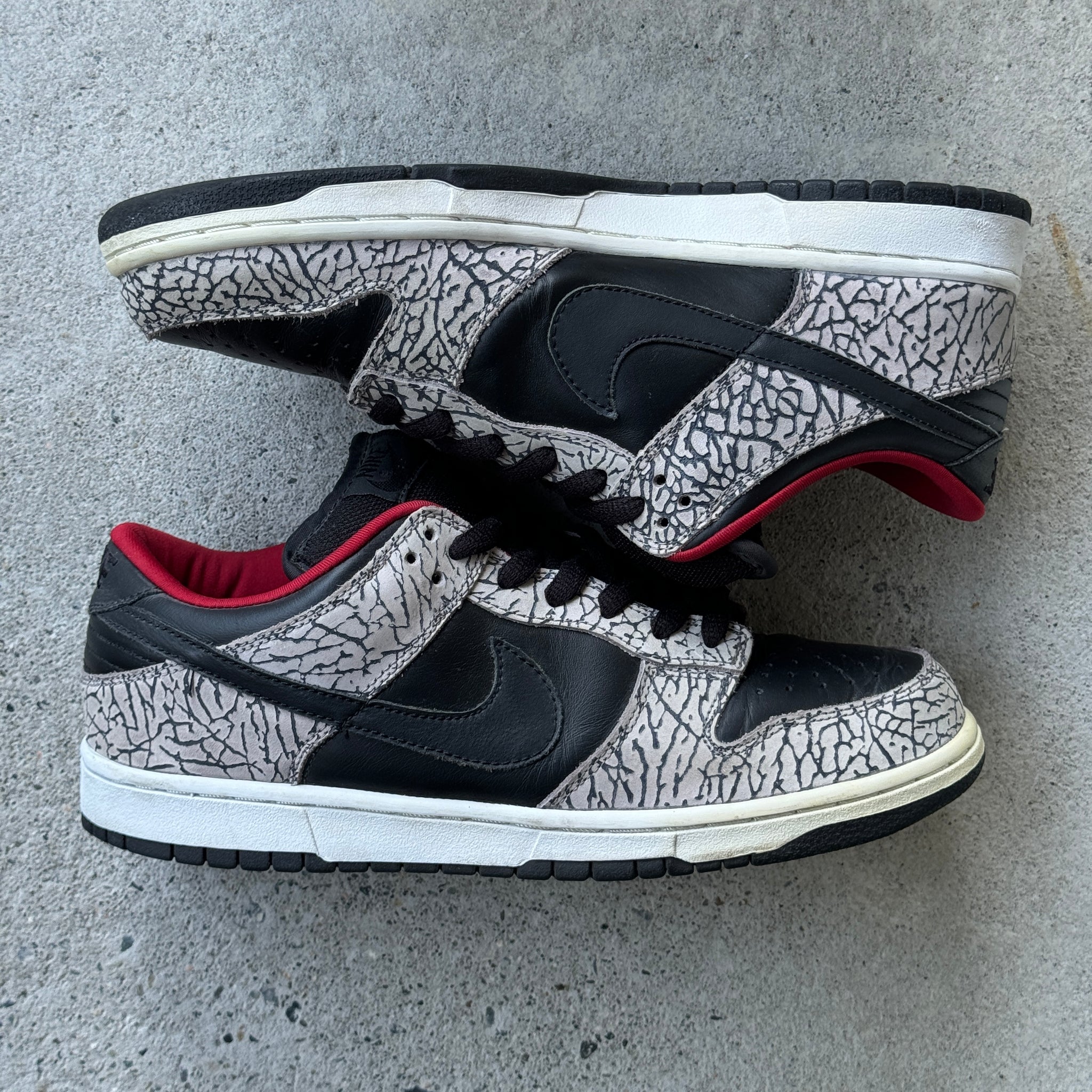 10 US - NIKE SB DUNK LOW SUPREME BLACK CEMENT 2002