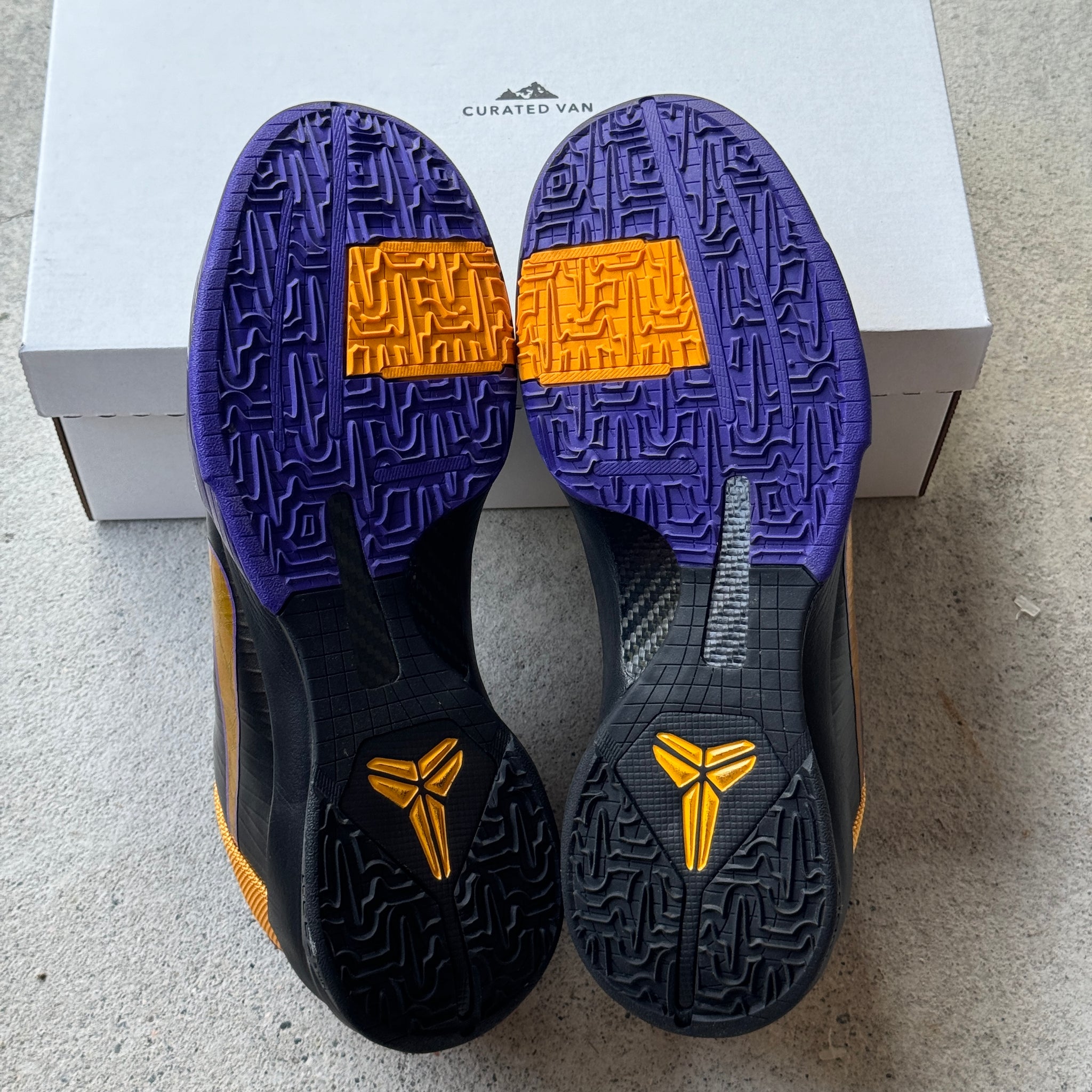 12 US - NIKE AIR ZOOM KOBE 5 V LAKERS AWAY 2010