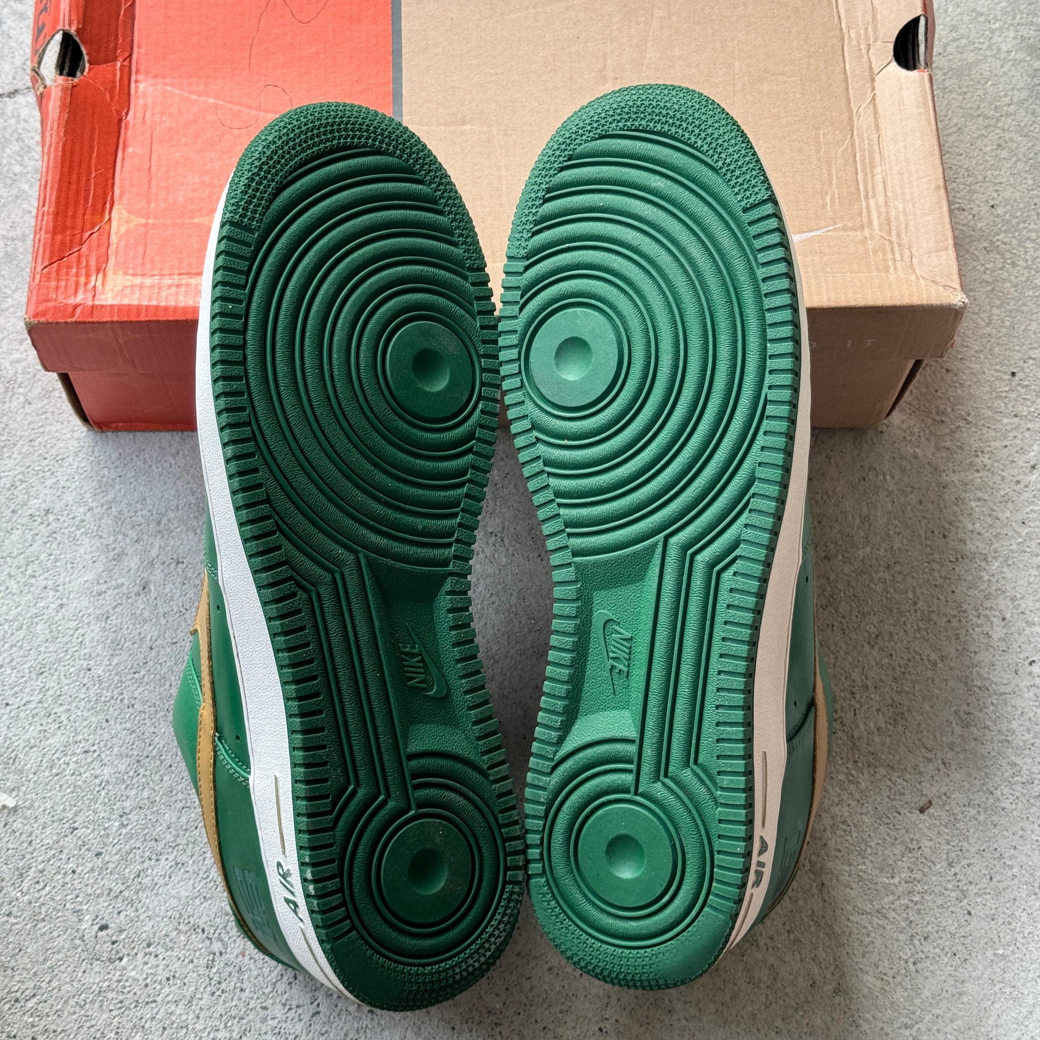 13 US - NIKE AIR FORCE 1 LEBRON SVSM W BOX 2004