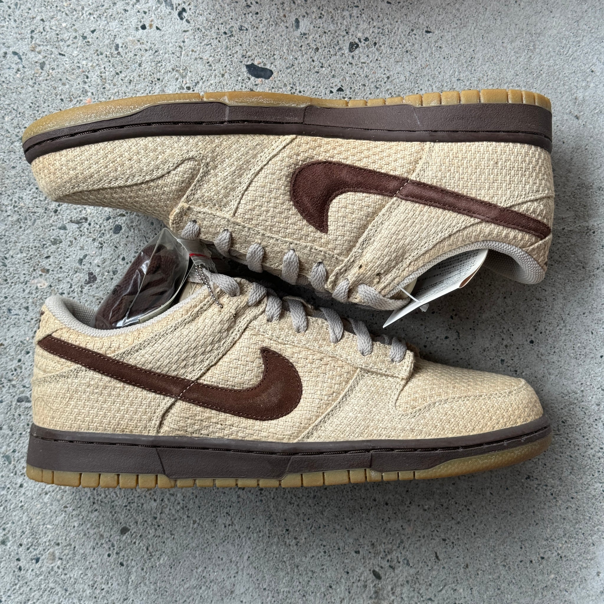 10 US - DS NIKE DUNK LOW NET MEDIUM BROWN HEMP W BOX 2005