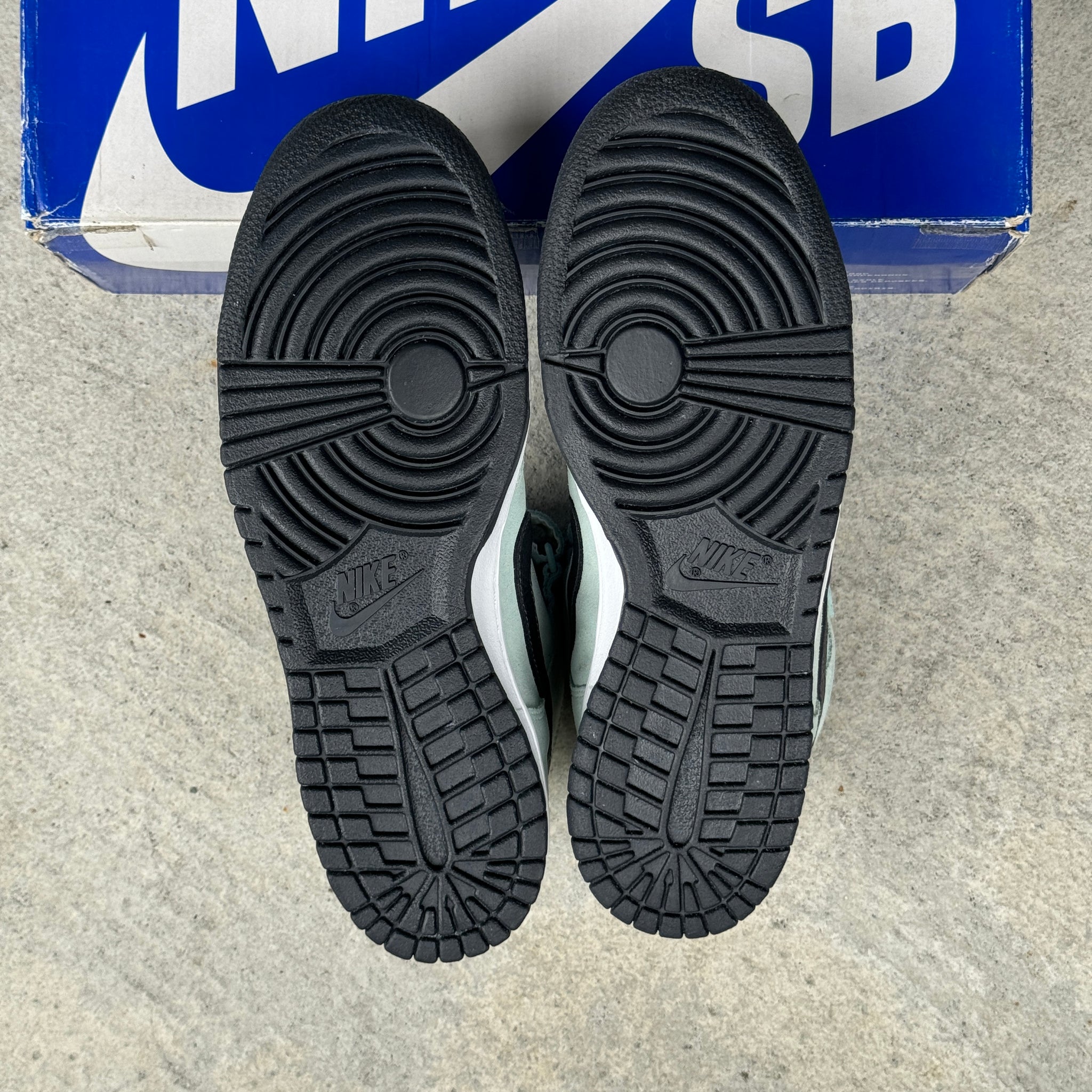 10.5 US - DS NIKE SB DUNK MID SEA CRYSTAL W BOX 2009