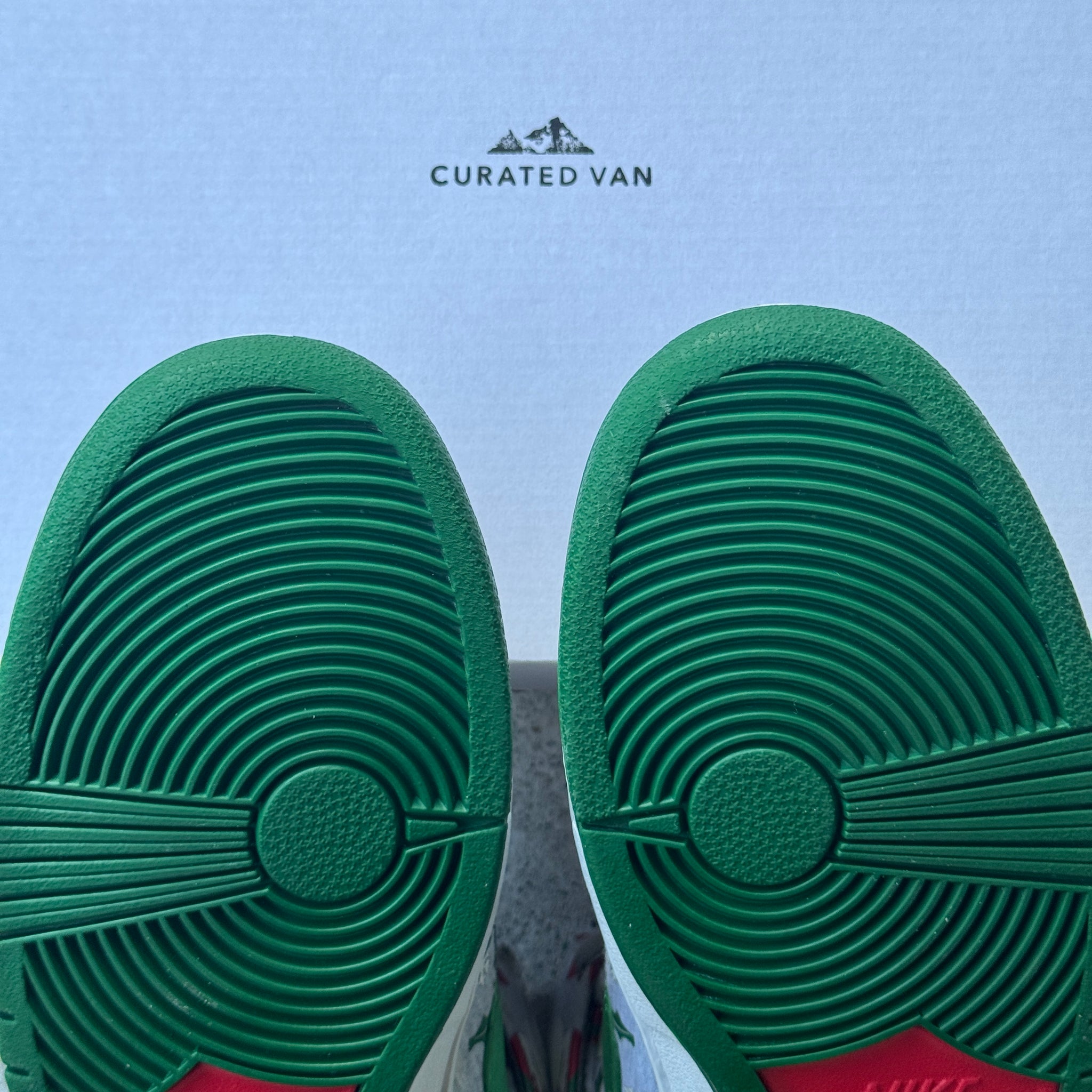 9.5 US - NIKE SB DUNK HIGH CONCEPTS UGLY CHRISTMAS SWEATER 2013