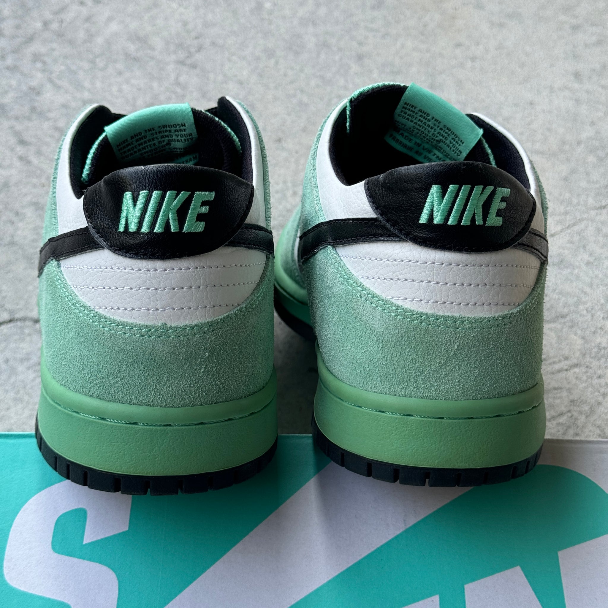 13 US - NIKE SB DUNK LOW SEA CRYSTAL W BOX 2016