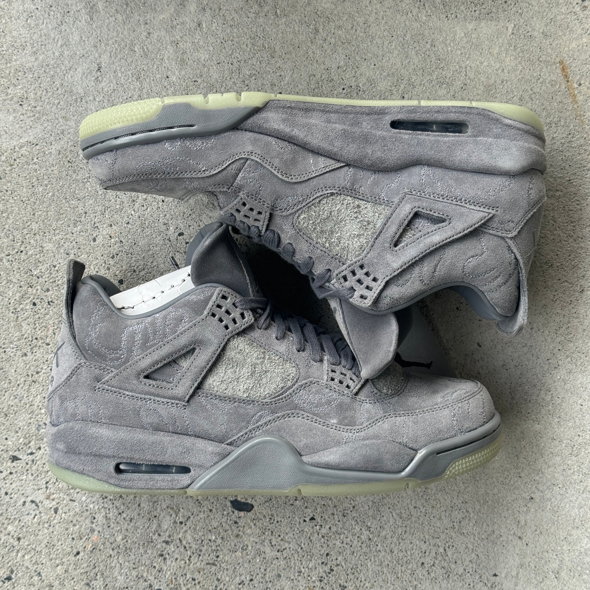 10 US - DS JORDAN 4 KAWS GREY W BOX 2017