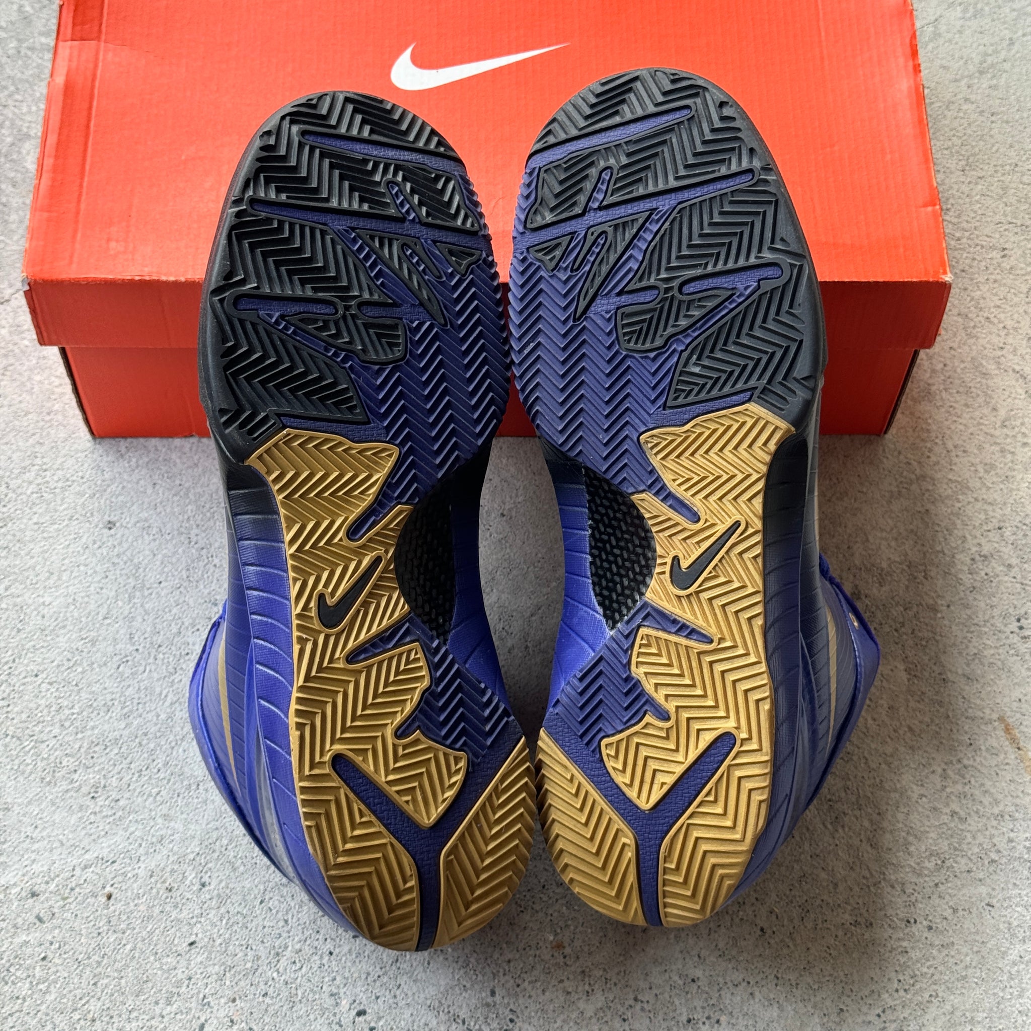 12 US - NIKE AIR ZOOM KOBE 4 VI GRADIENT LAKERS AWAY W BOX 2009
