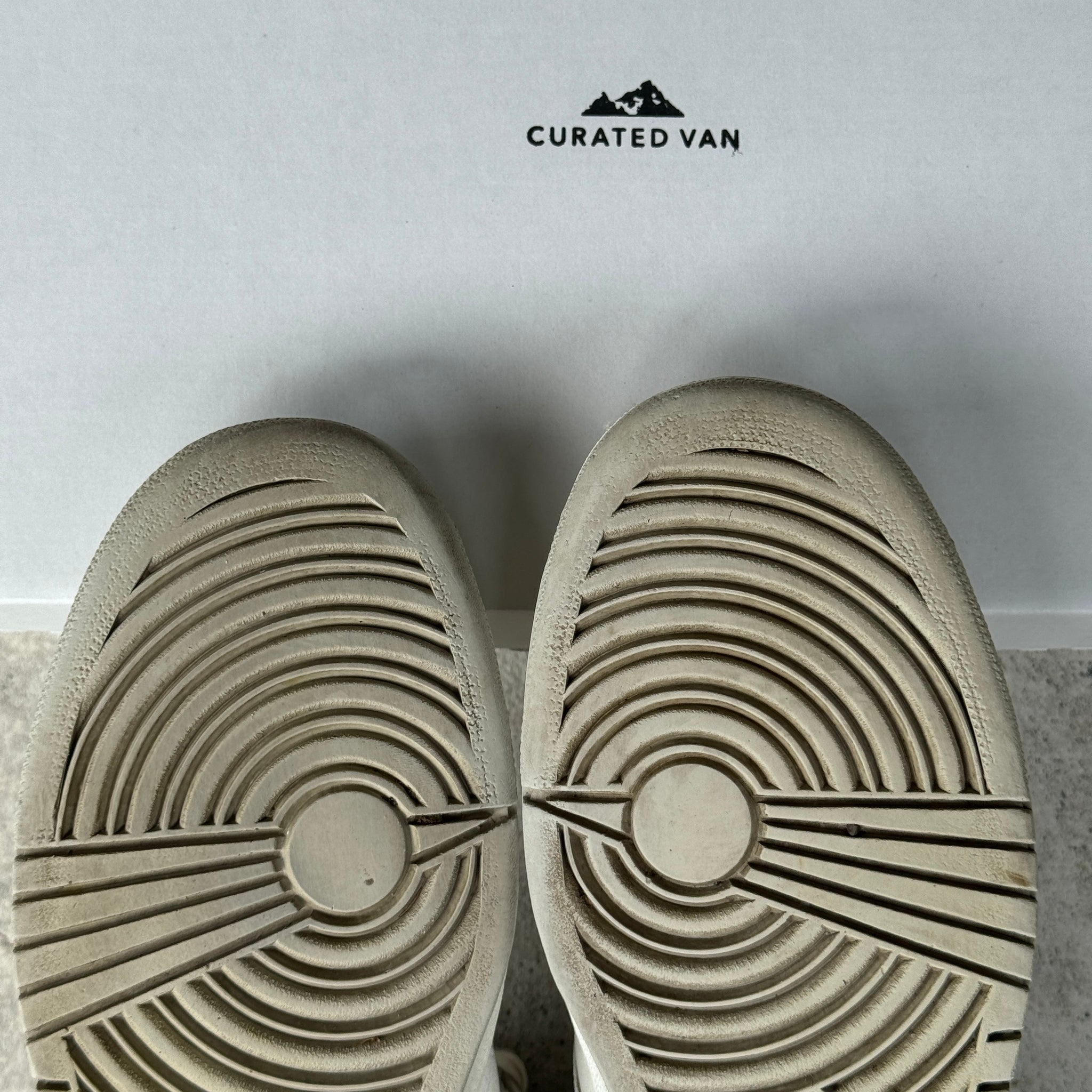 10.5 US - JORDAN 1 NATURAL GREY 1985