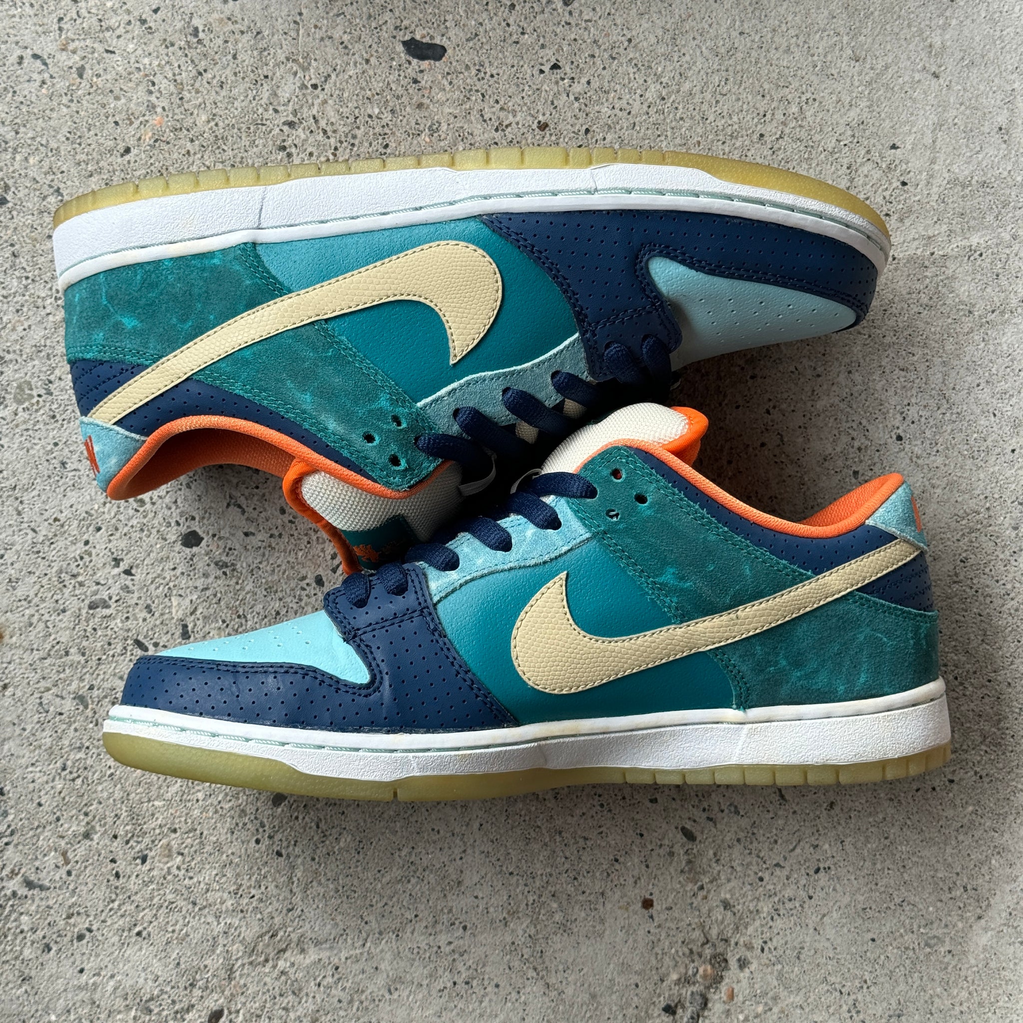 10 US - NIKE SB DUNK LOW MIA SKATE SHOP W BOX 2013