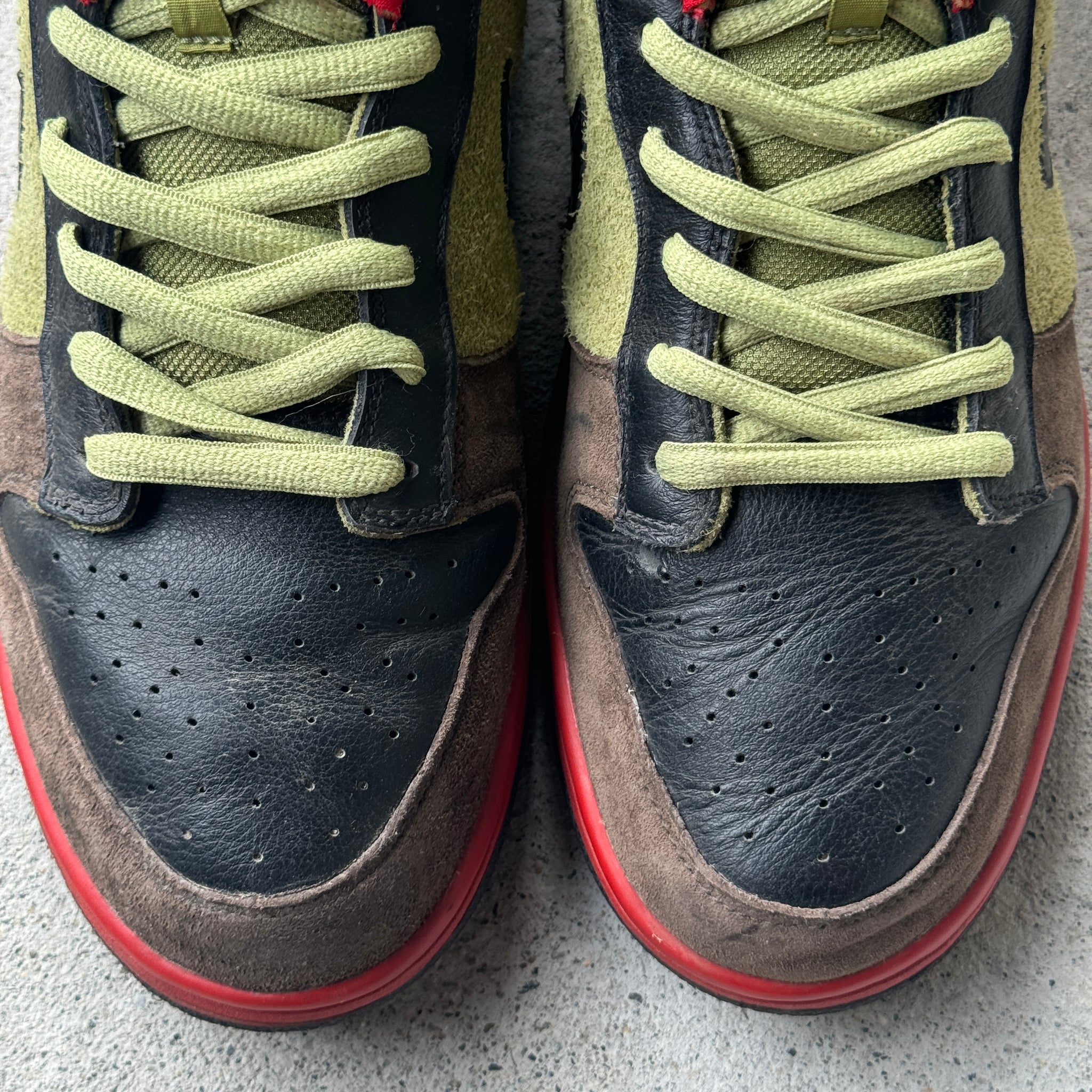 13 US - NIKE SB DUNK LOW ASPARAGUS 2009