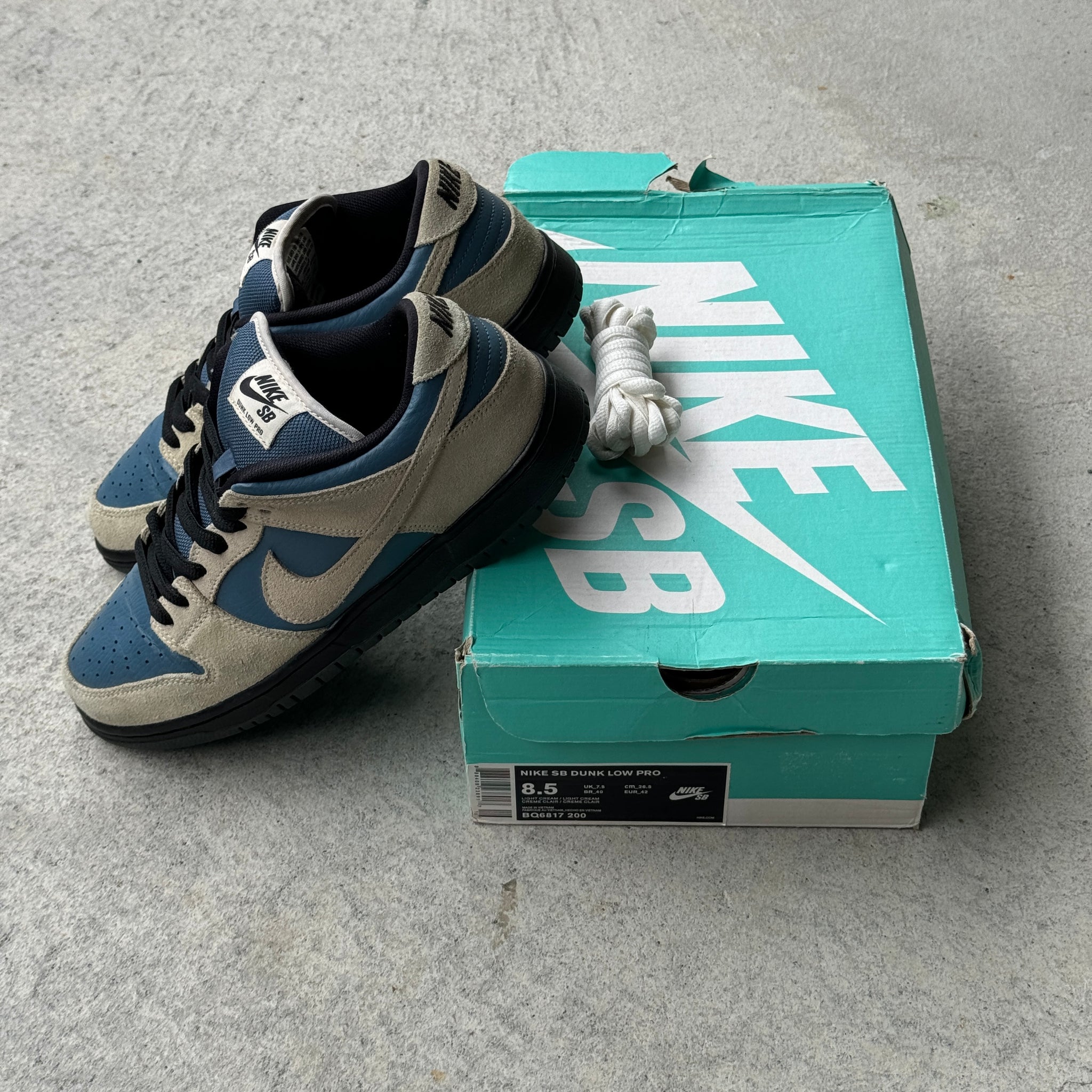 8.5 US - NIKE SB DUNK LOW THUNDERSTORM W BOX 2019