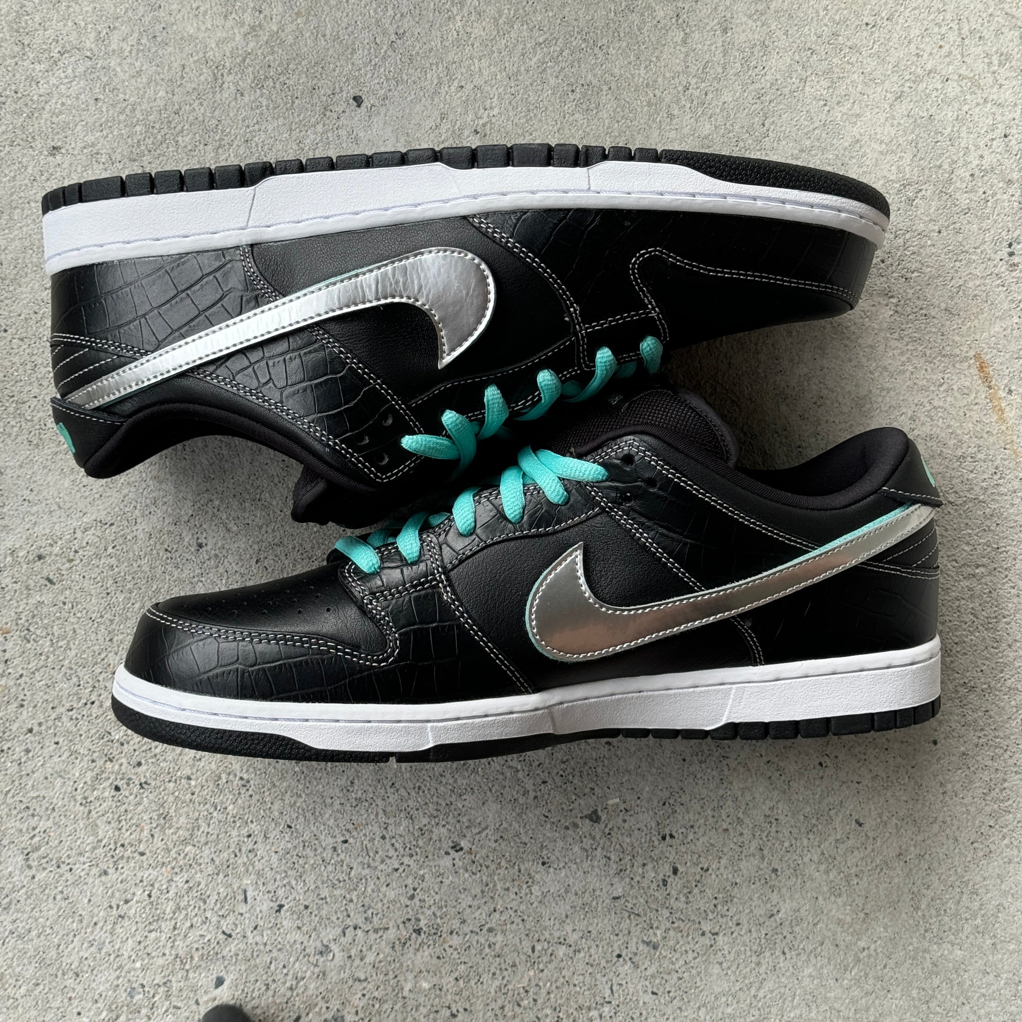 13 US - NIKE SB DUNK LOW BLACK DIAMOND 2018