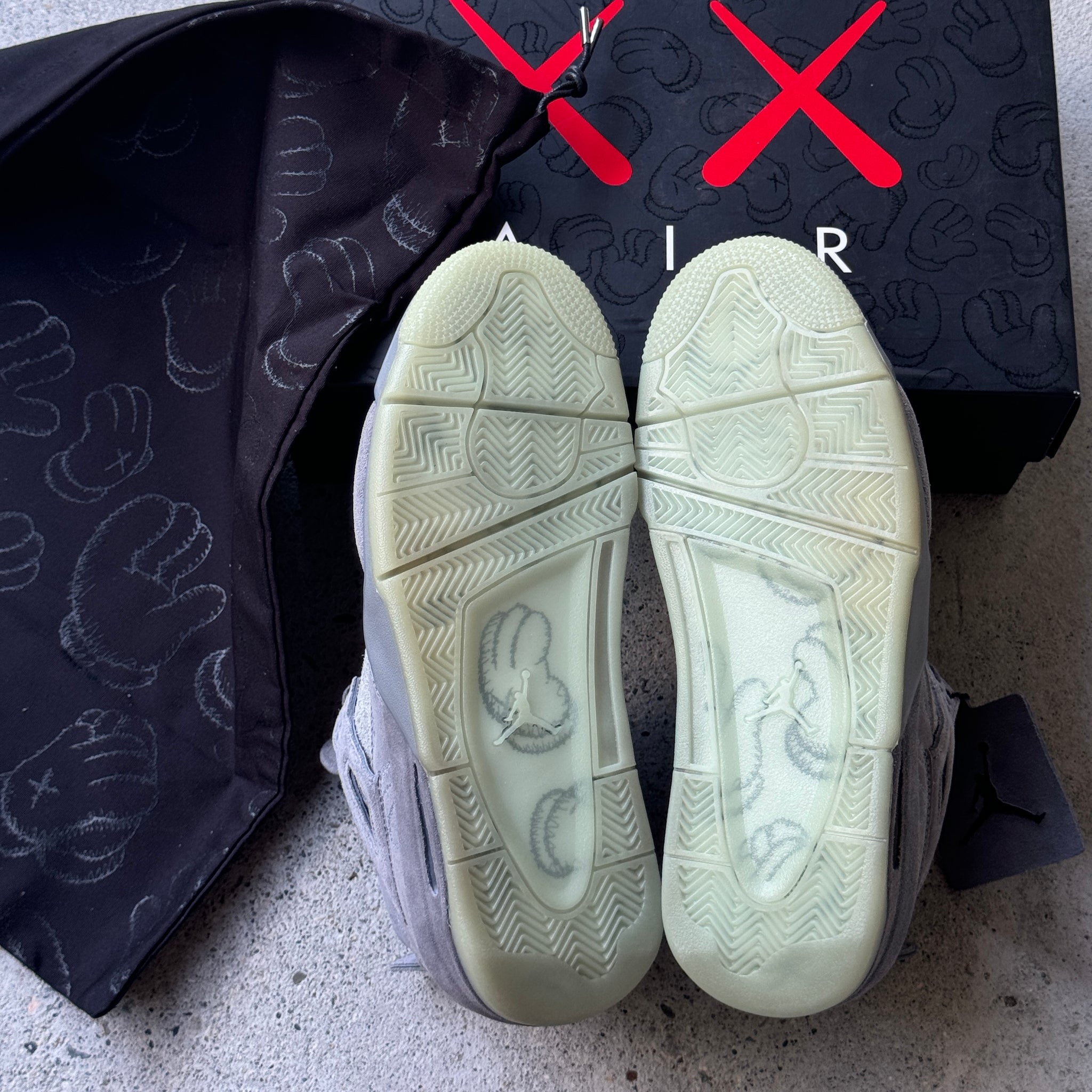 10 US - DS JORDAN 4 KAWS GREY W BOX 2017