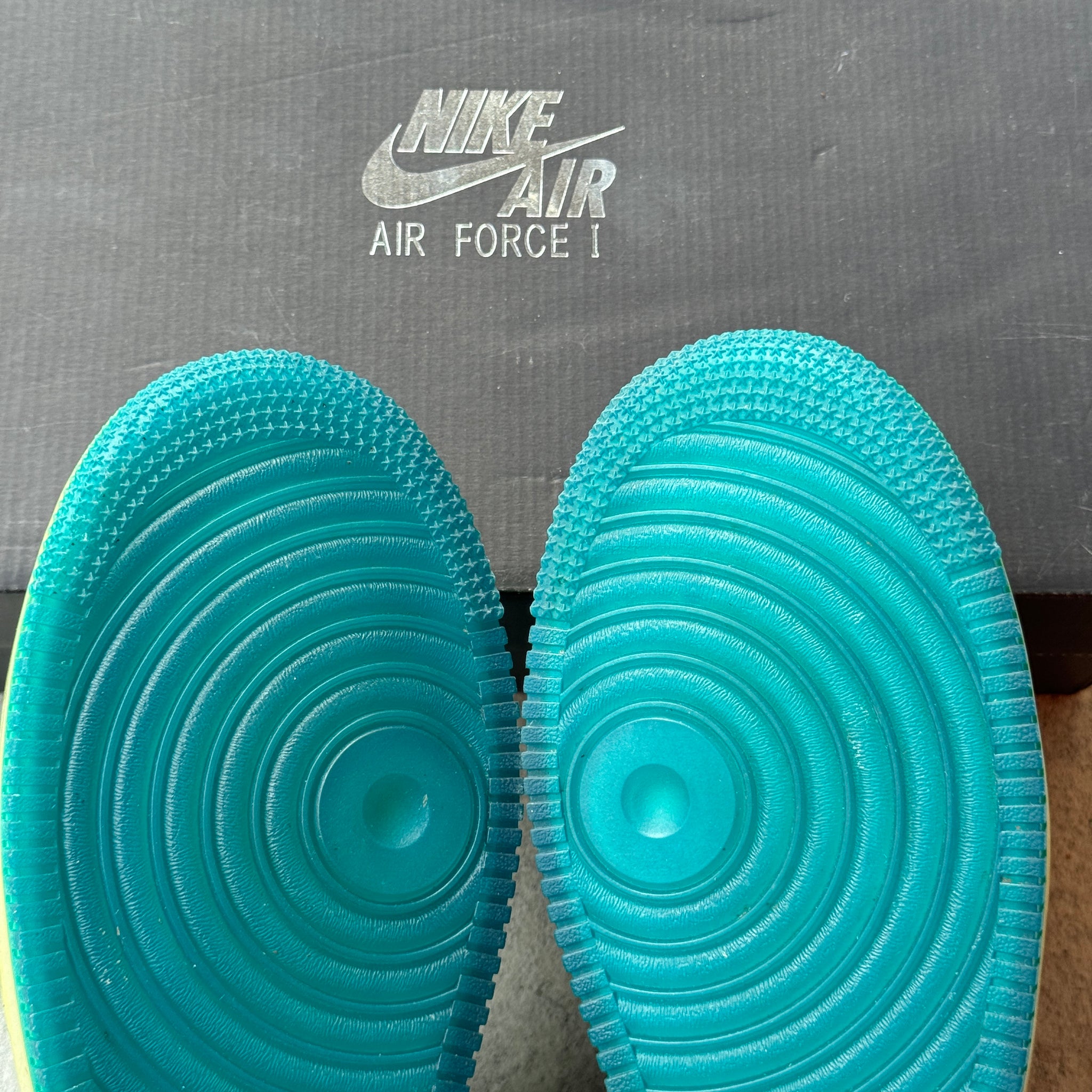 12.5 US - NIKE AIR FORCE 1 PRO BOWL LA FAMILIA F&F SAMPLE W BOX 2012