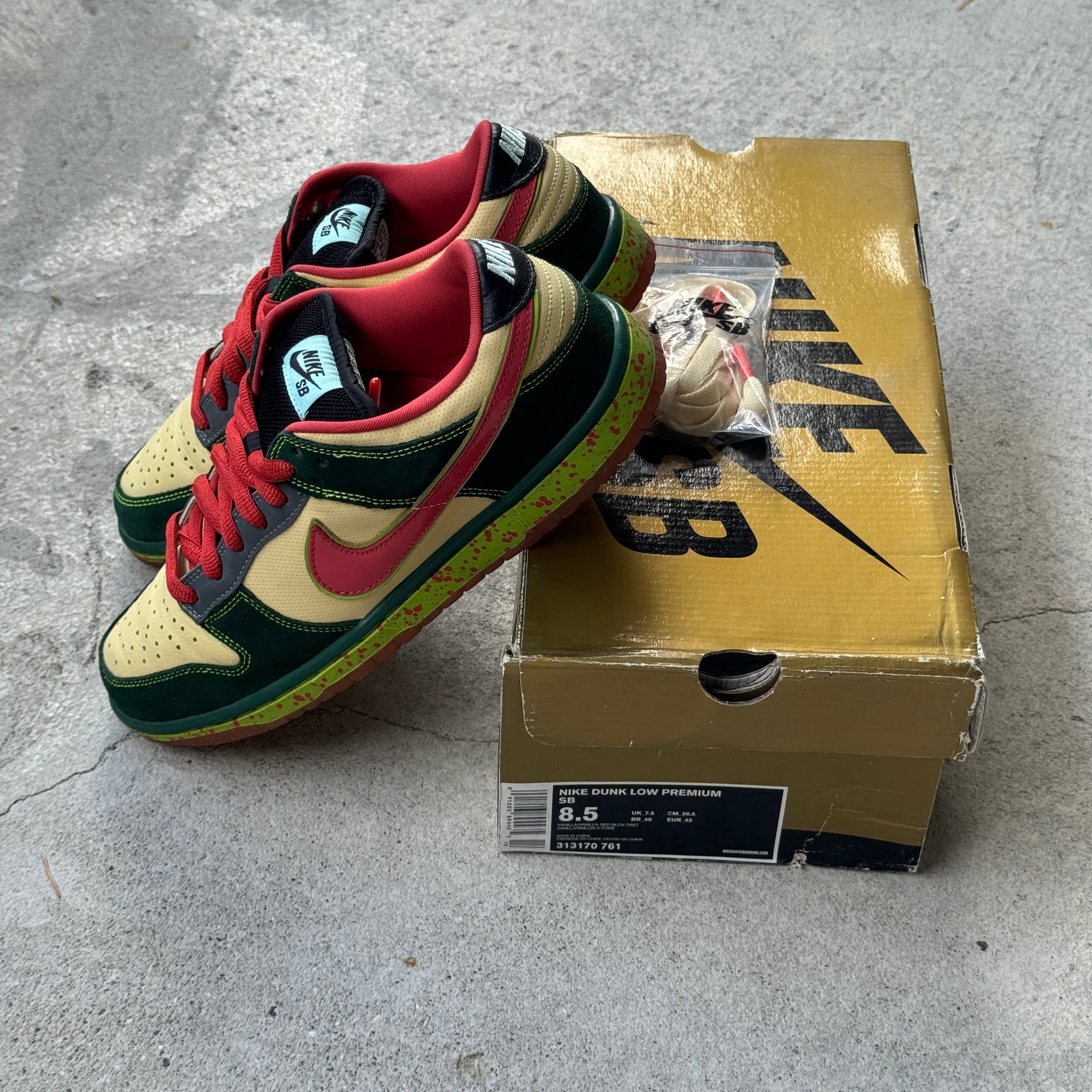 8.5 US - NIKE SB DUNK LOW MOSQUITO W BOX 2008