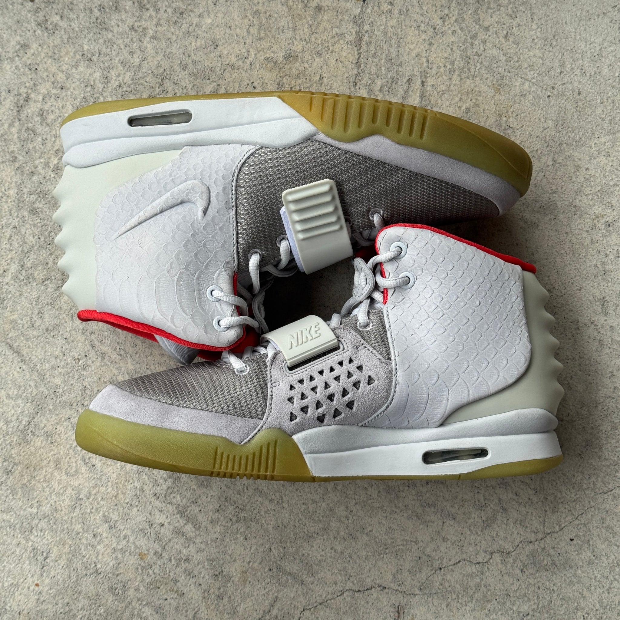 11 US - DS NIKE AIR YEEZY 2 PURE PLATNIUM W BOX 2014