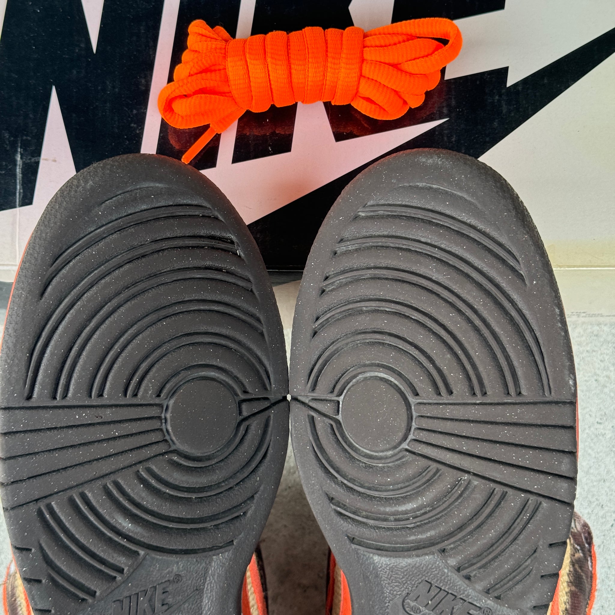 9.5 US - NIKE SB DUNK LOW HUNTER FORBES  W BOX 2004