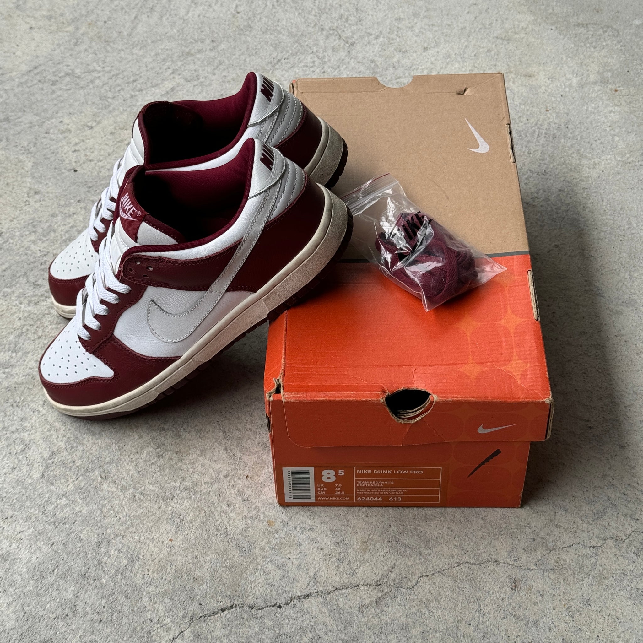 8.5 US - NIKE DUNK LOW PRO TEAM RED/WHITE W BOX 2003