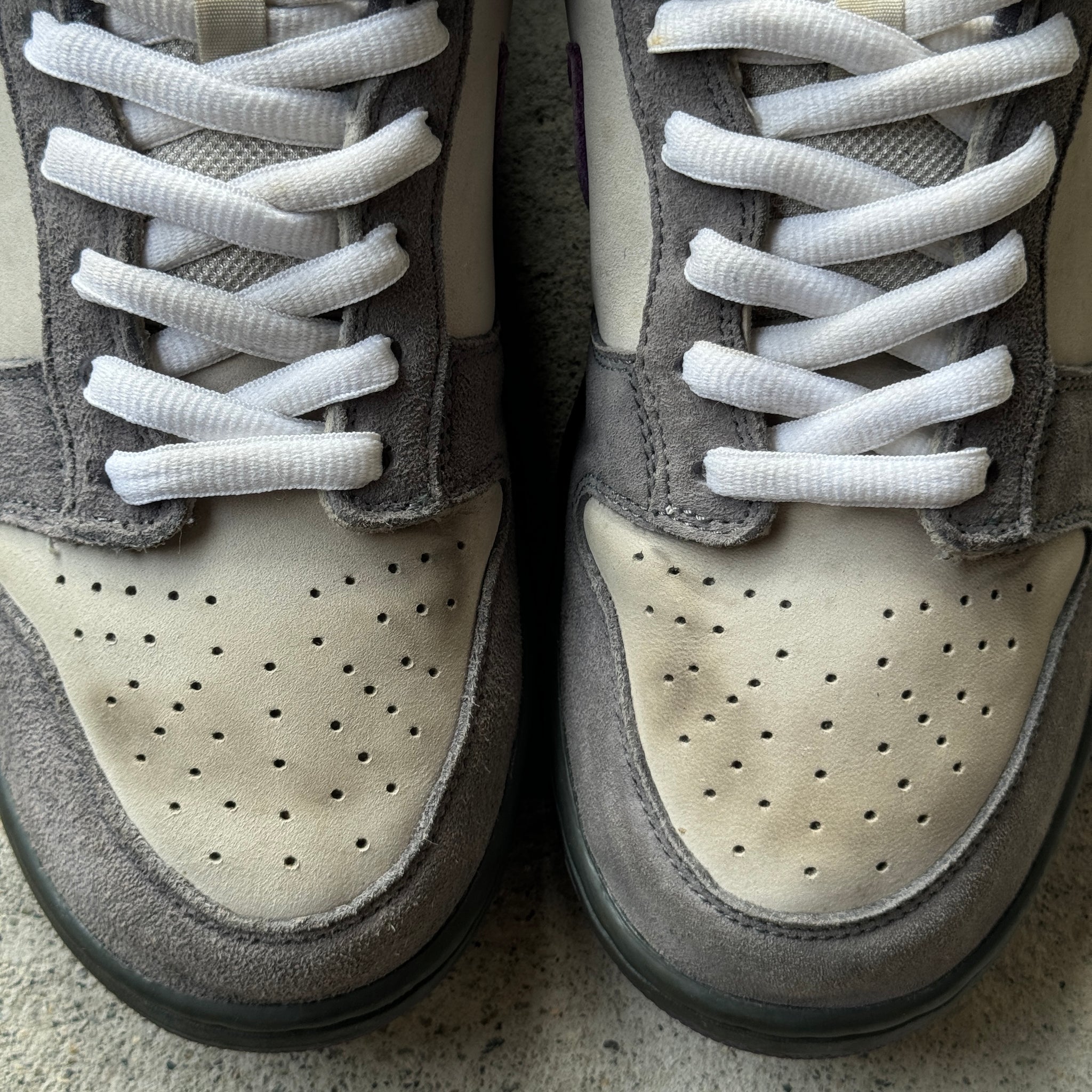 10.5 US - NIKE SB DUNK LOW PURPLE PIGEON W BOX 2006