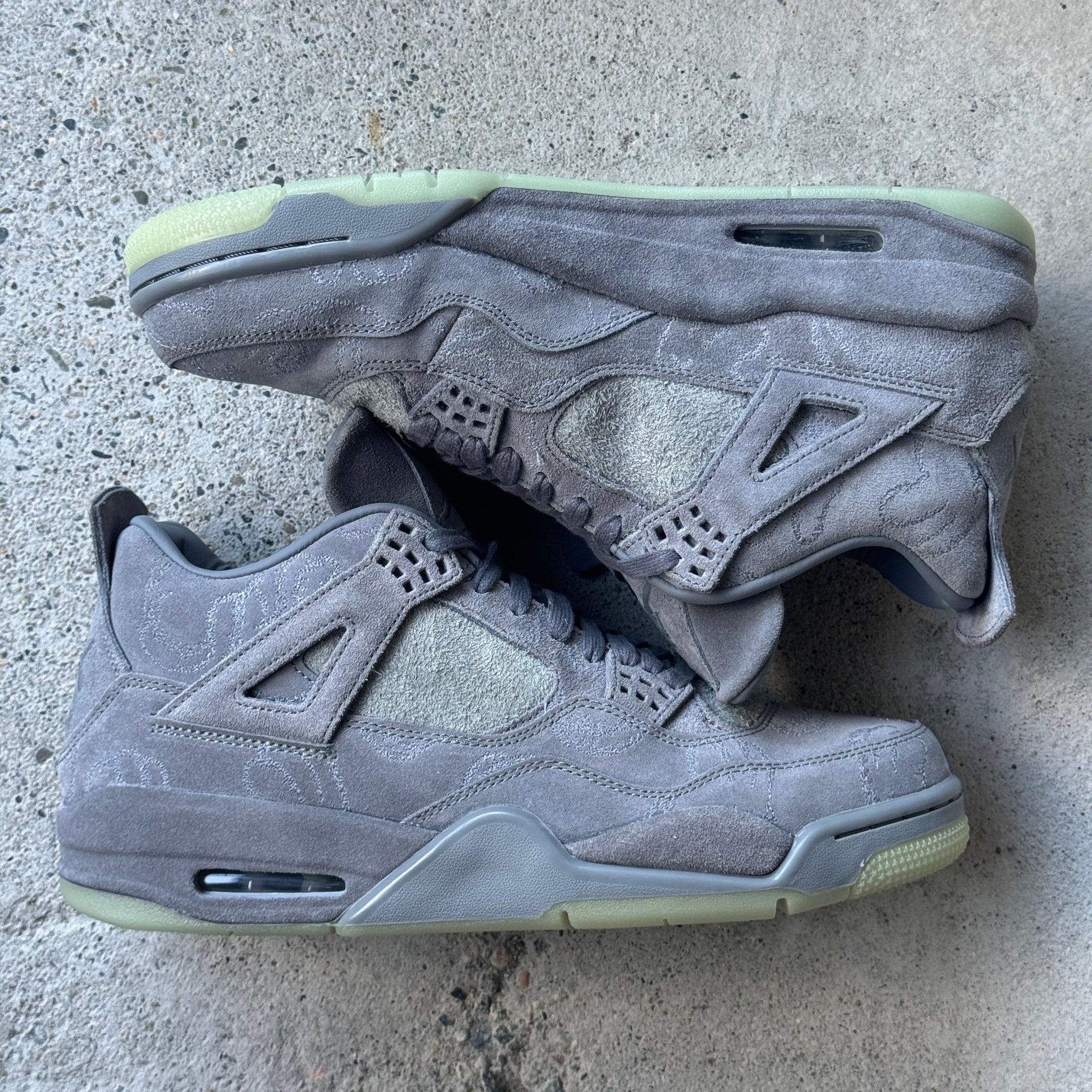 10 US - DS JORDAN 4 KAWS GREY W BOX 2017