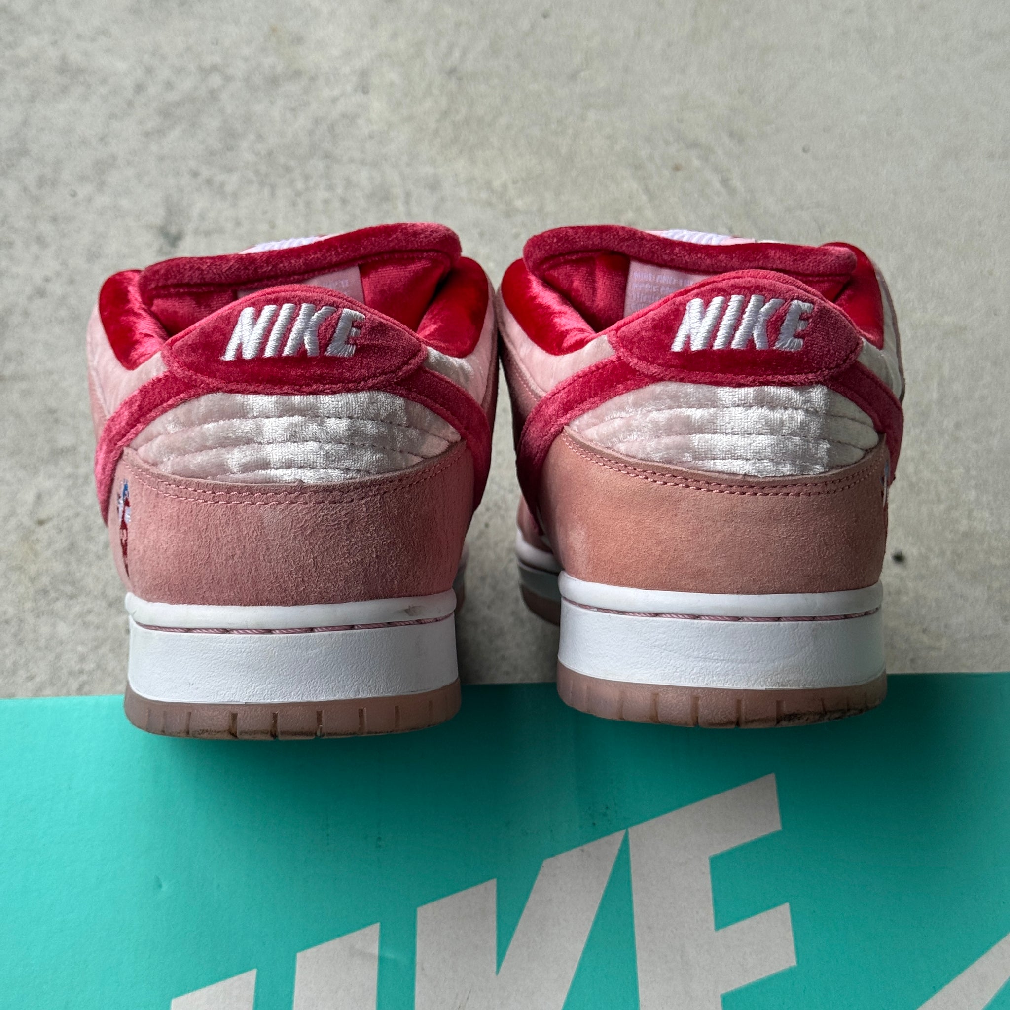 10 US - NIKE SB DUNK LOW STRANGELOVE W BOX 2020