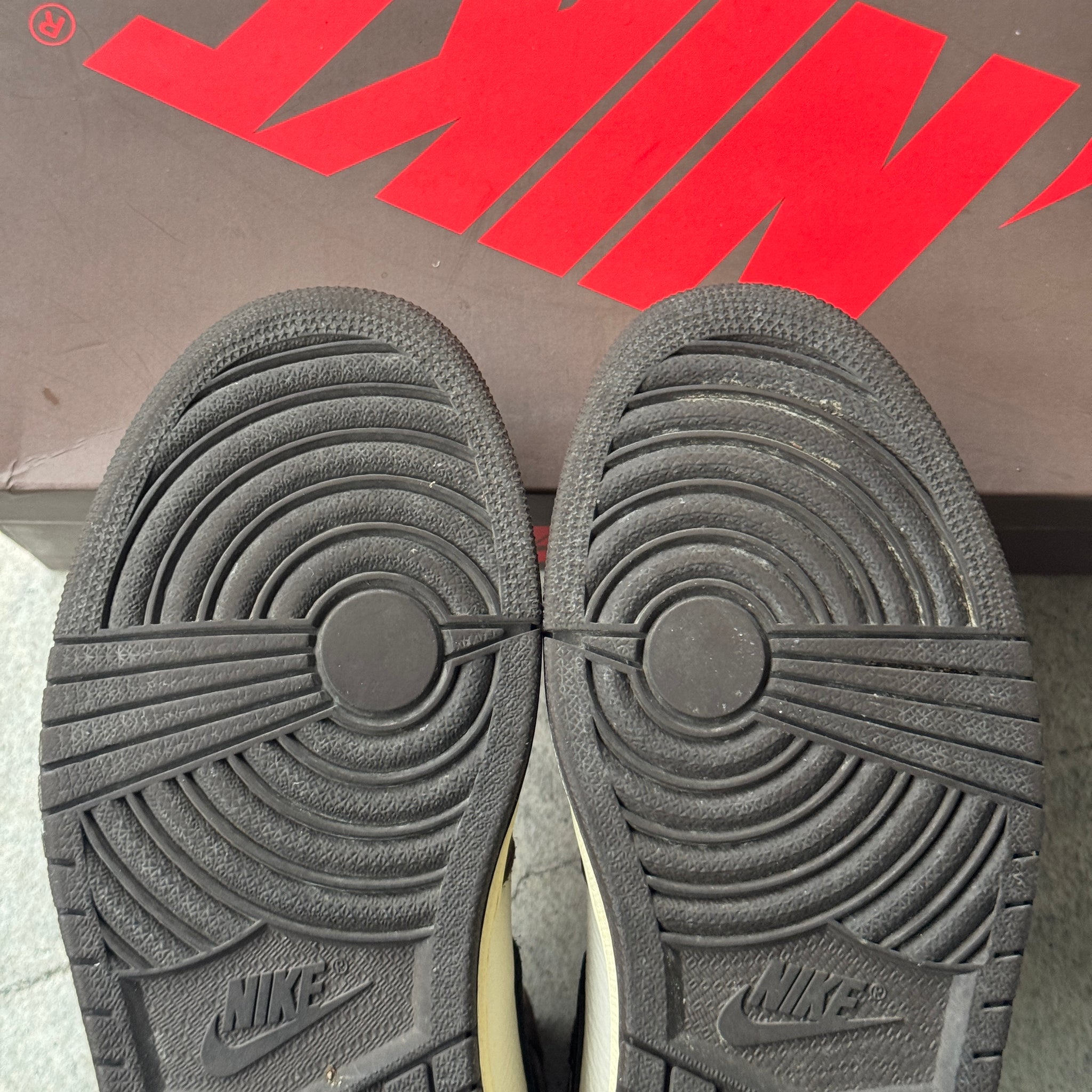 9 US - JORDAN 1 HIGH TRAVIS SCOTT MOCHA W BOX 2019