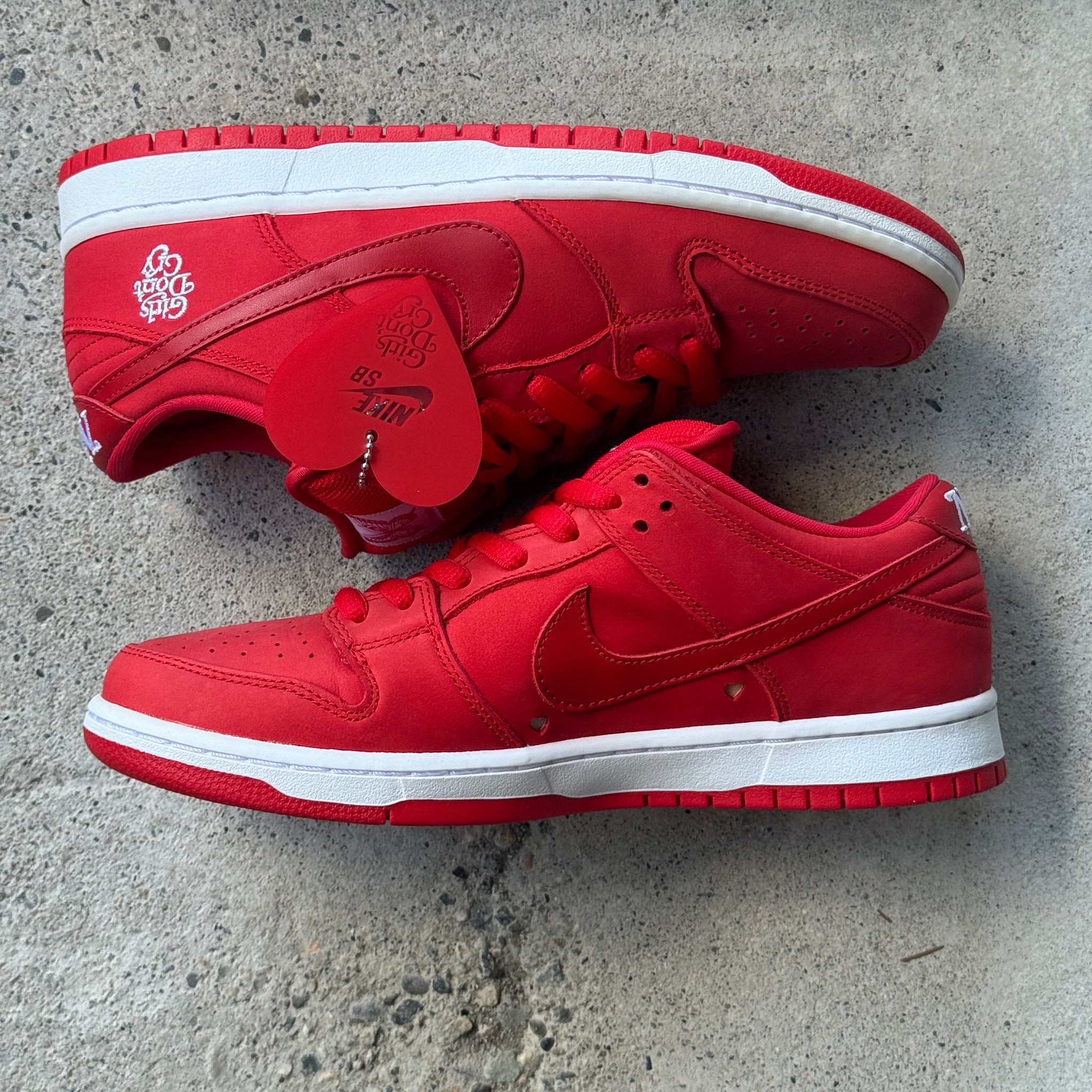 9.5 US - DS NIKE SB DUNK LOW GIRLS DONT CRY 2017
