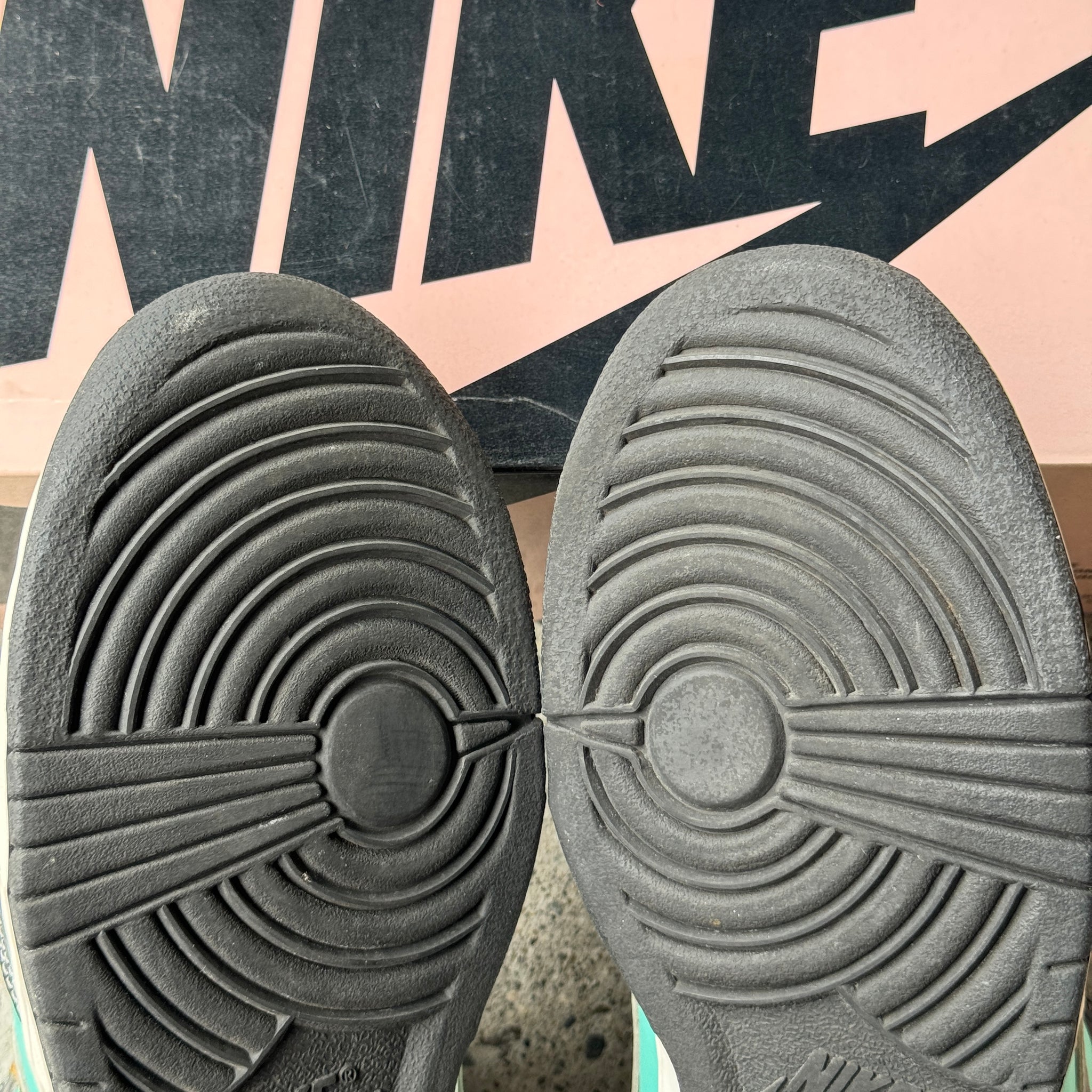 9 US - NIKE SB DUNK LOW TIFFANY W BOX 2005