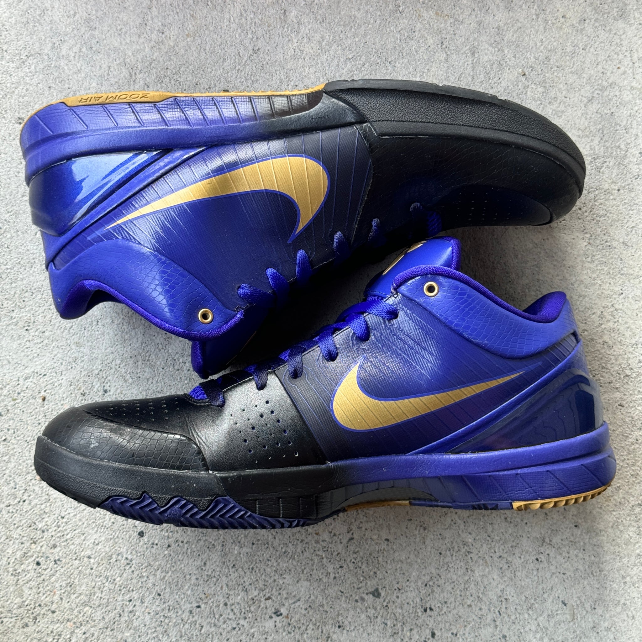 12 US - NIKE AIR ZOOM KOBE 4 VI GRADIENT LAKERS AWAY W BOX 2009
