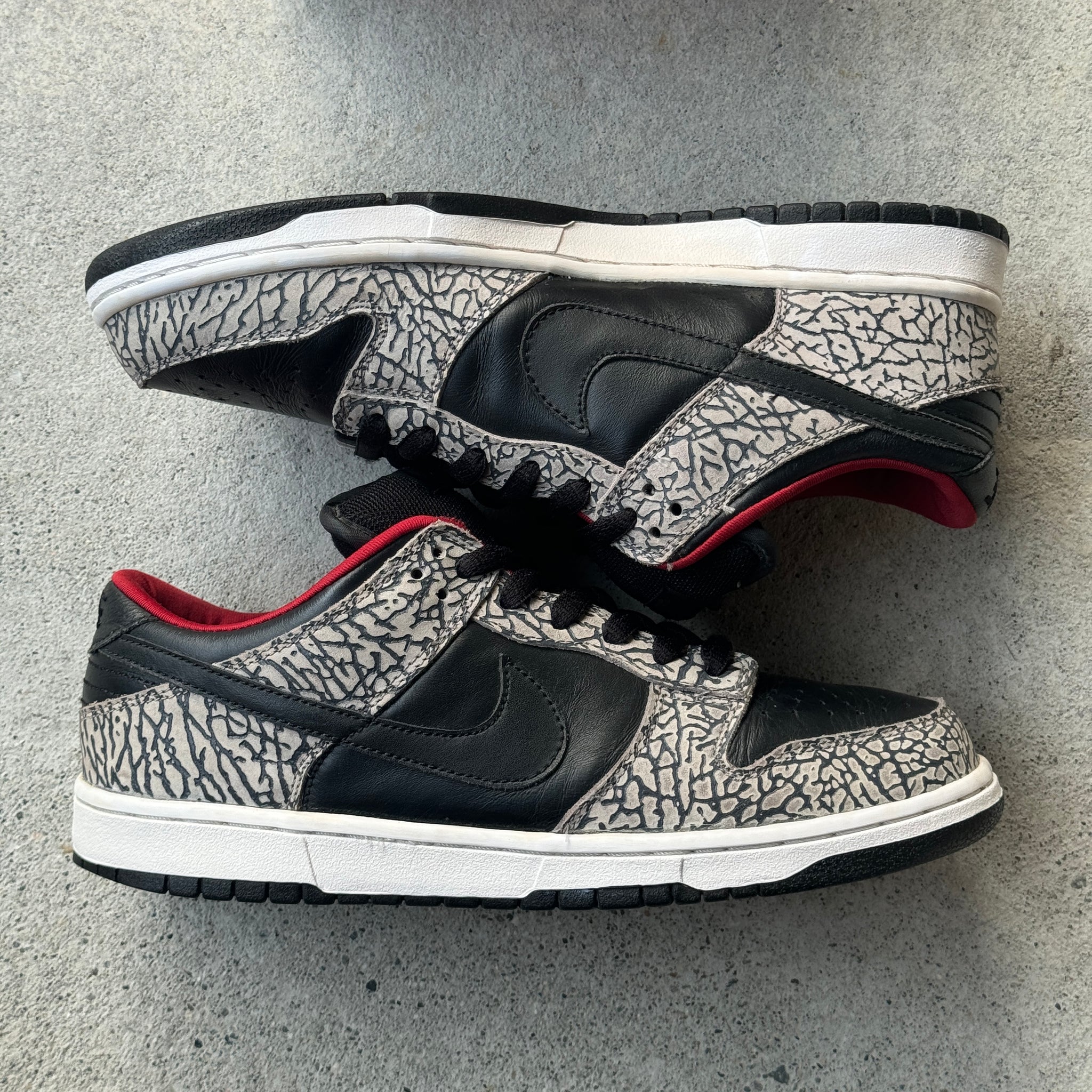 10 US - NIKE SB DUNK LOW SUPREME BLACK CEMENT W BOX 2002