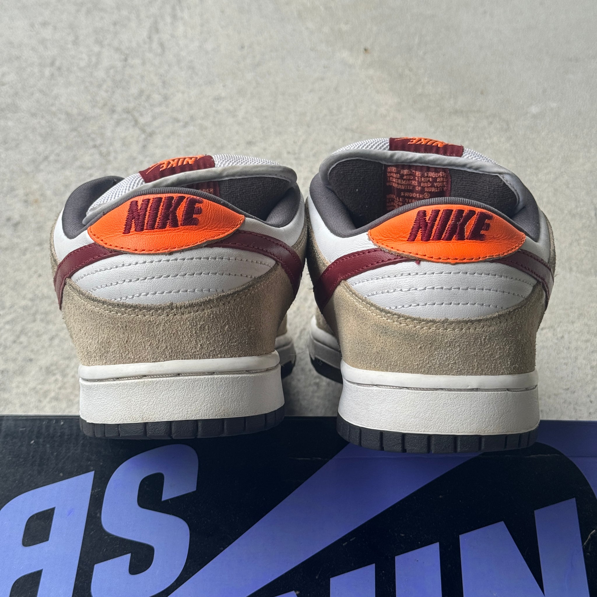 12 US - NIKE SB DUNK LOW VARSITY CRIMSON W BOX 2006