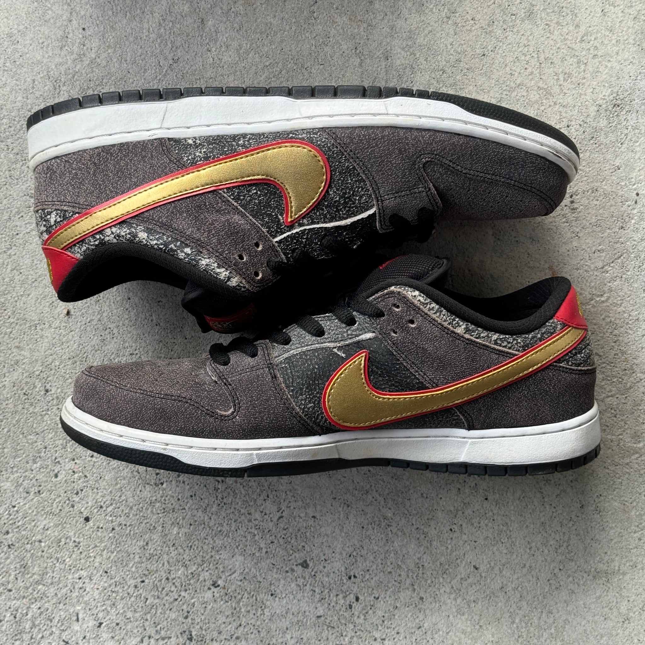 13 US -  NIKE SB DUNK LOW BEIJING  2014