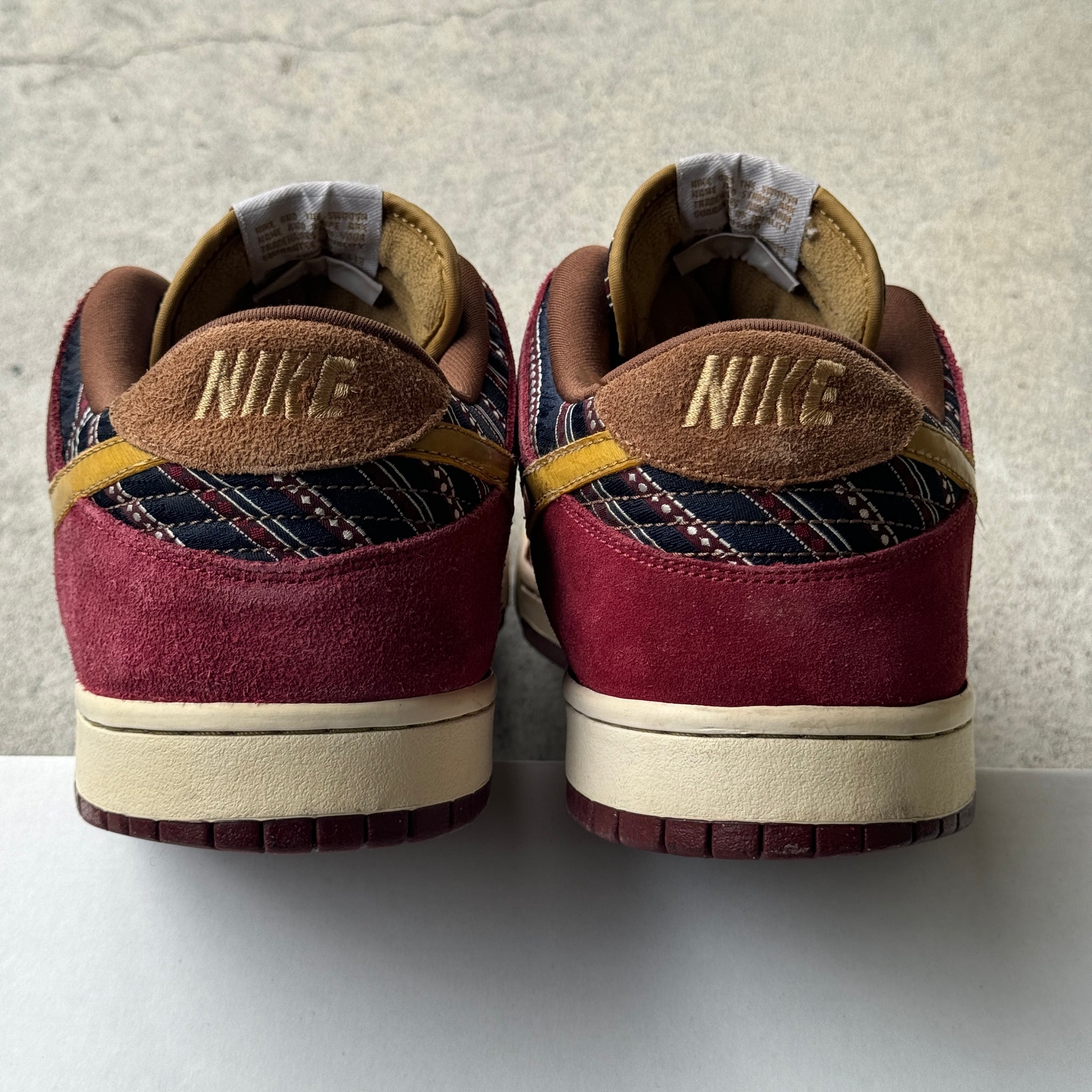 13 US - NIKE SB DUNK LOW ANCHORMAN 2009